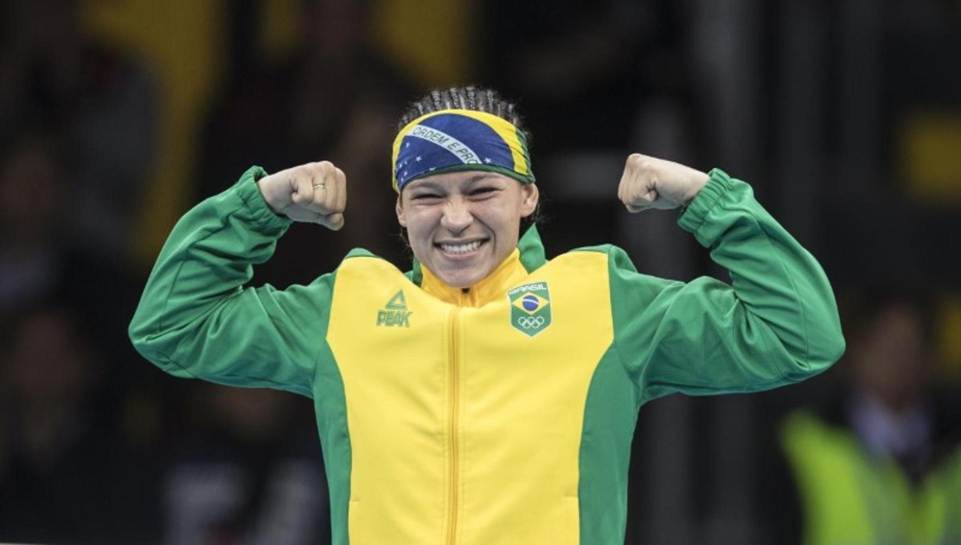 A brasileira Boa Ferreira comemora o primeiro ouro do boxe feminino em Pan-Americanos (Crédito: Jonne Roriz/COB