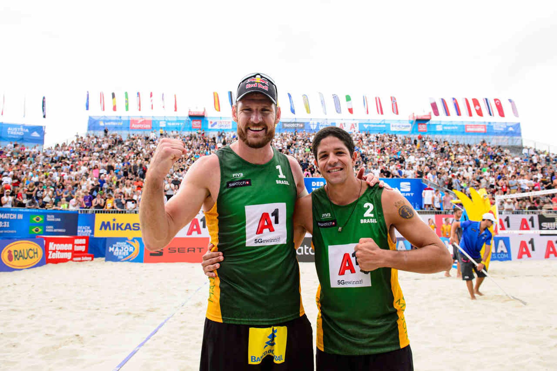 Alison e Álvaro nas semifinais do Circuito Mundial de Vôlei de Praia