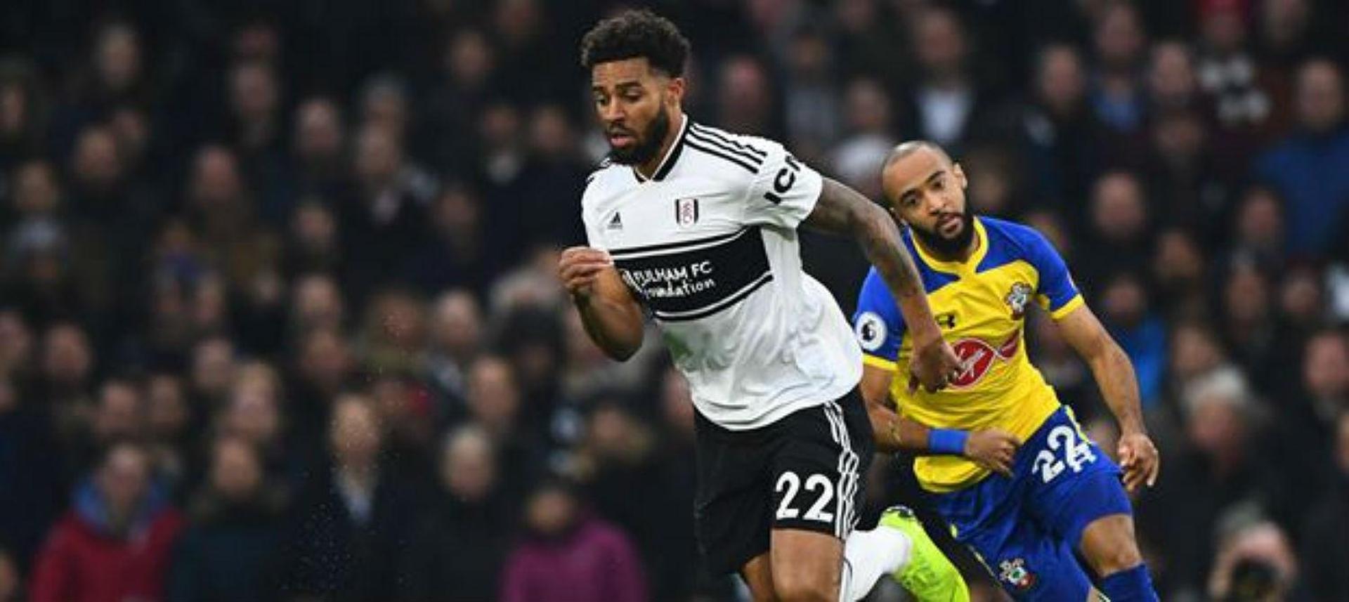 Zagueiro Cyrus Christie, do Fulham, acusou torcedor de racismo