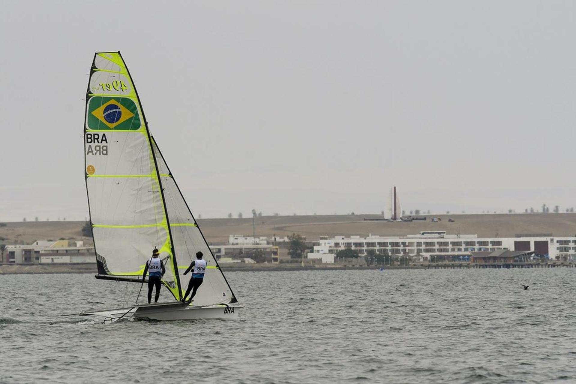 Marco Grael e Gabriel Borges são os líderes da Classe 49er