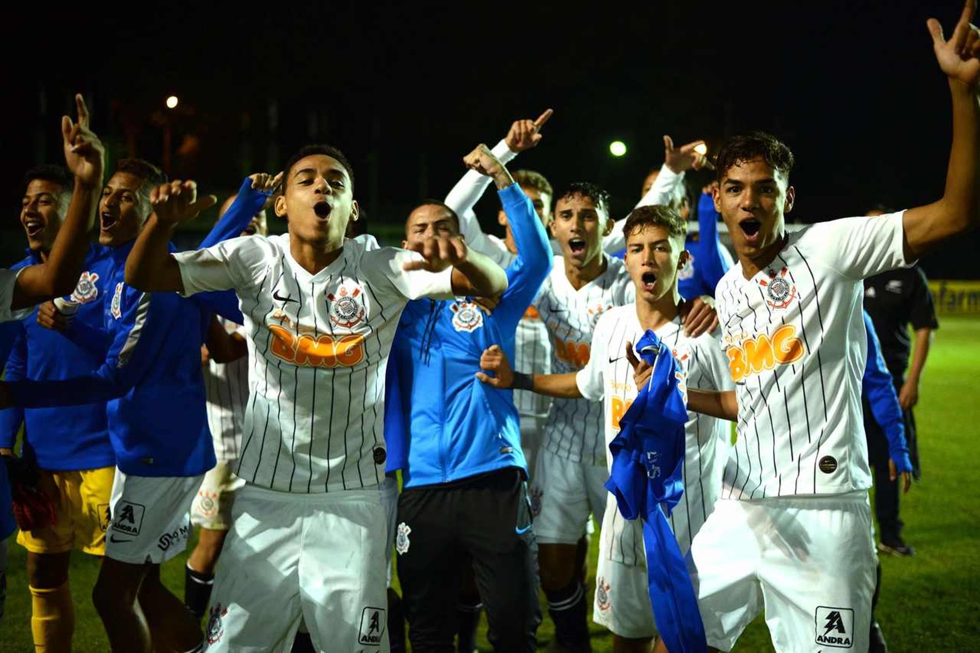 Corinthians vai decidir o Brasileirão Sub-17 com o Flamengo