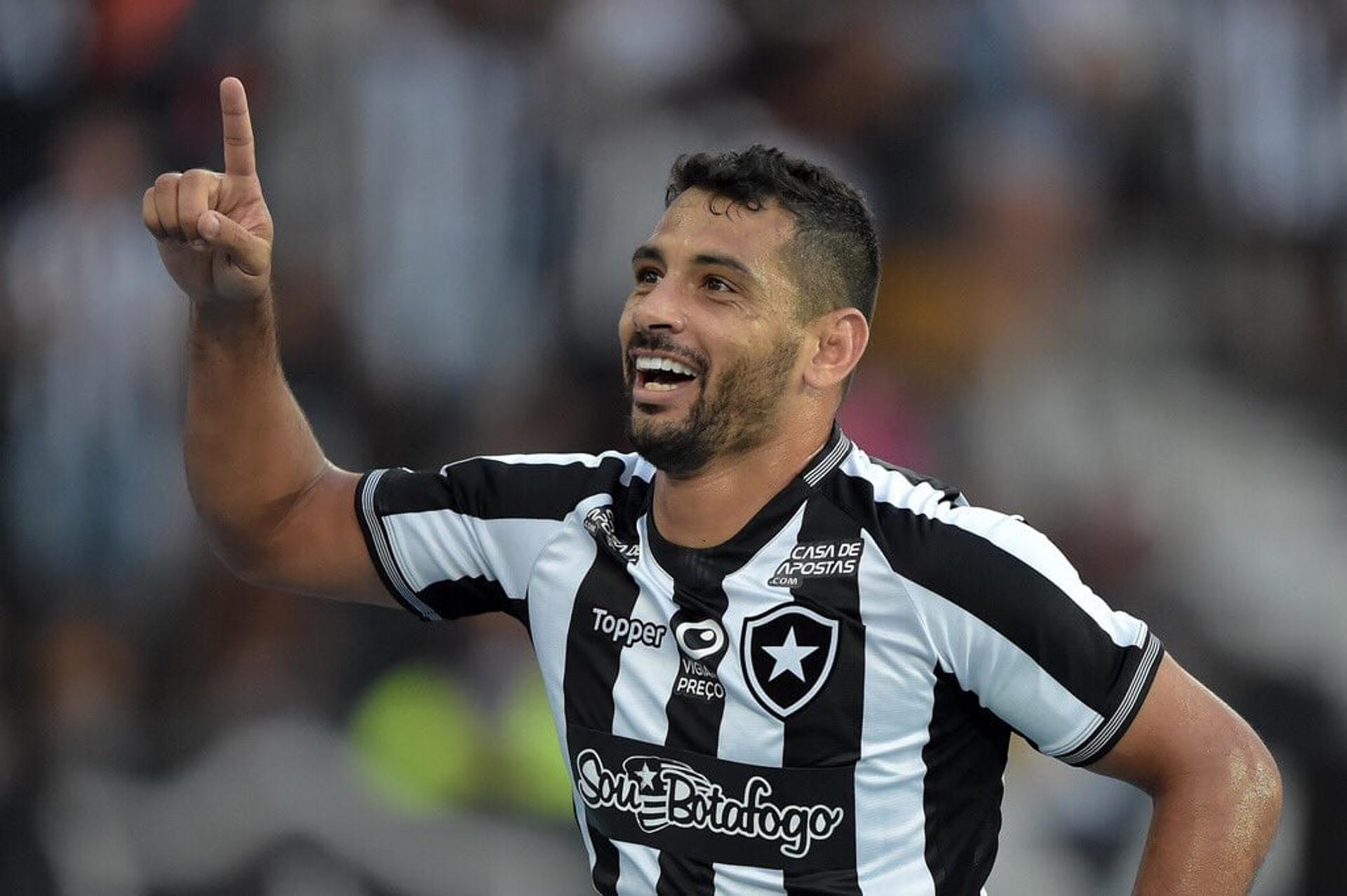 Veja imagens de Botafogo x Athletico-PR