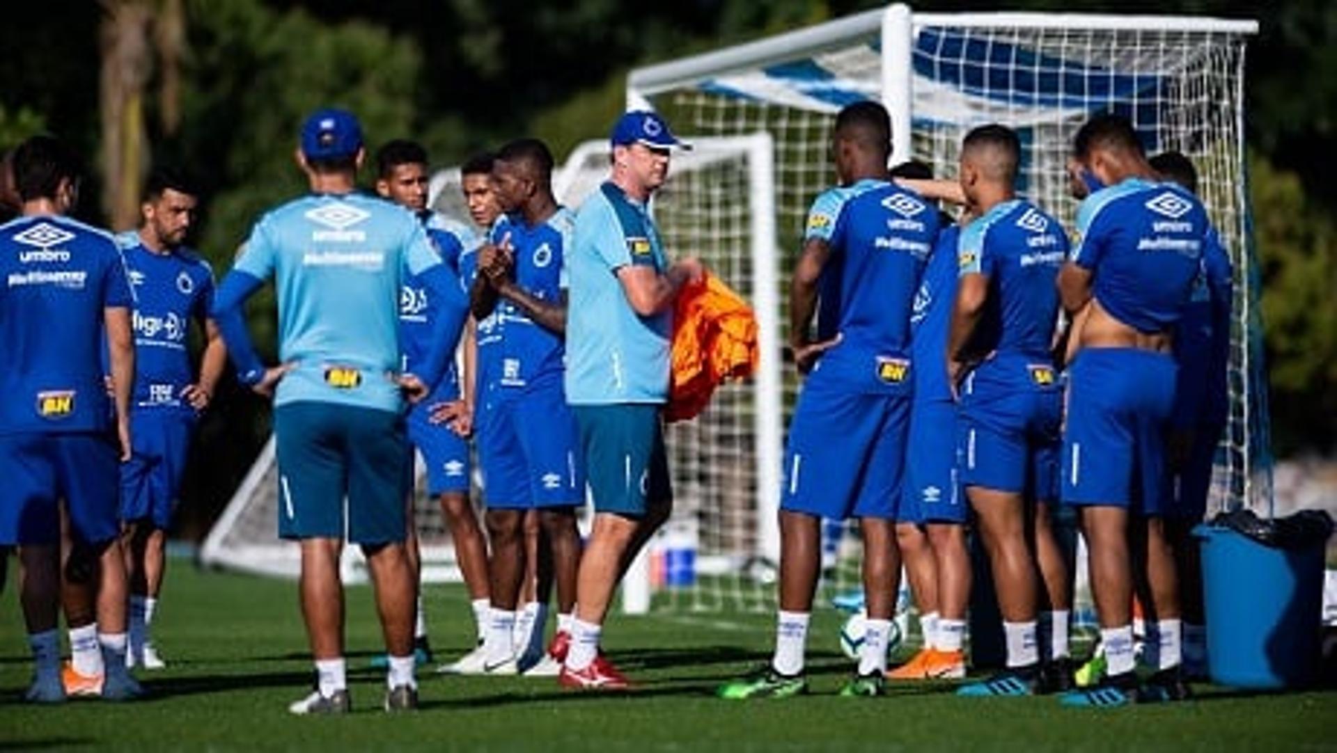 Rogério não perdeu tempo e já iniciou os trabalhos de campo com o grupo de jogadores da Raposa