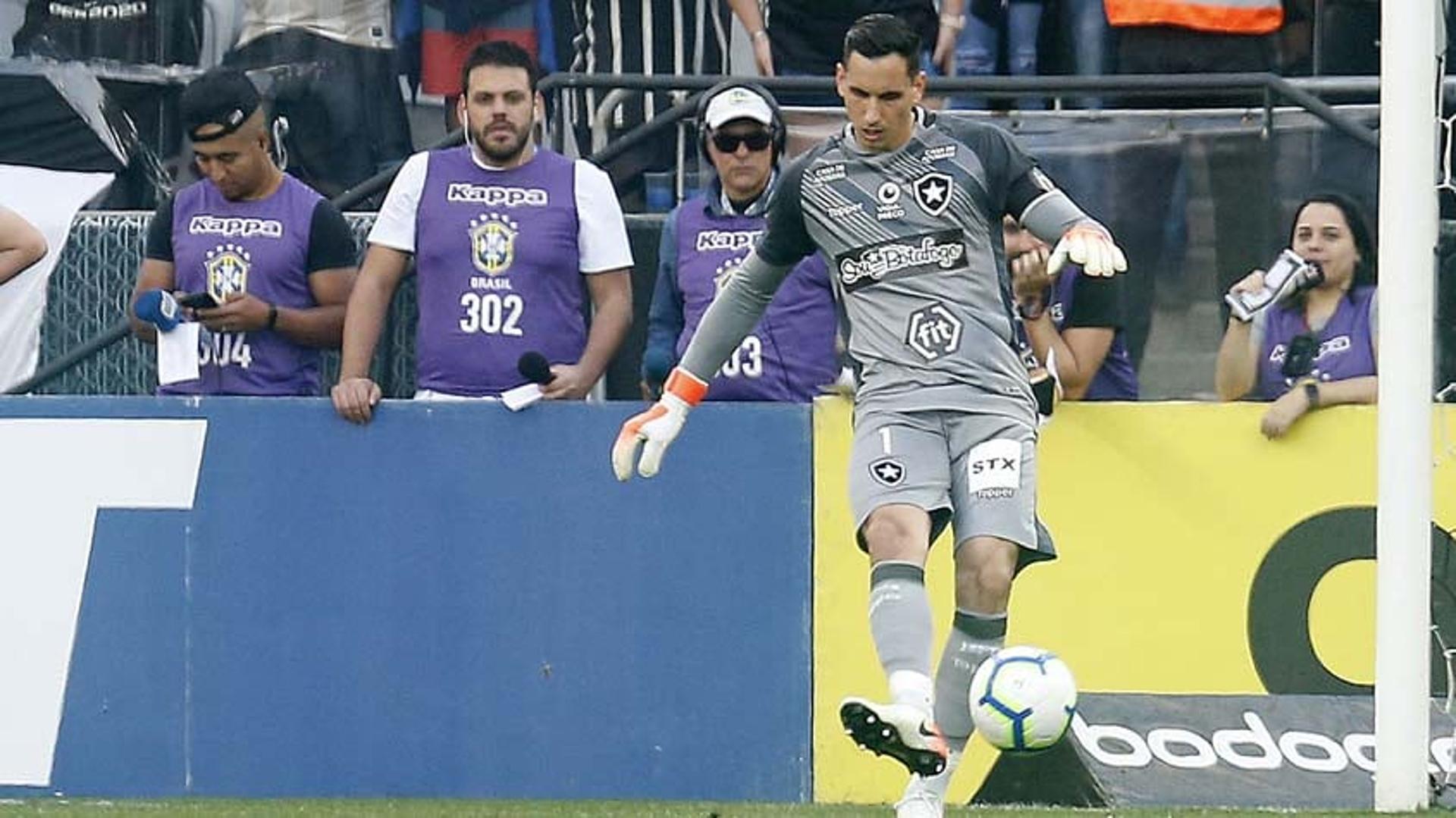 Após duas vitórias consecutivas, o Botafogo chegou embalado para o confronto contra o Corinthians, fora de casa, neste domingo. Mas o Glorioso não fez uma boa partida e acabou derrotado por 2 a 0.&nbsp;(Carlos Bandeira de Mello - carlosandrade@lancenet.com.br)