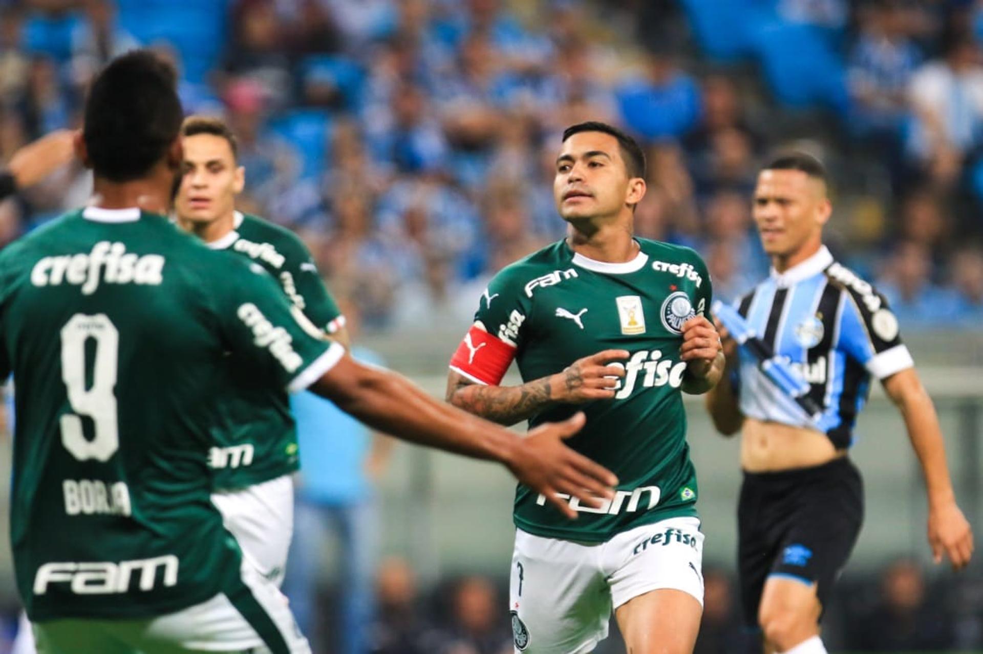 Com gol marcado e diversos boas jogadas na frente, o atacante Dudu foi o melhor do Palmeiras em empate por 1 a 1 diante do Grêmio, na Arena do time tricolor. Confira a seguir as notas do LANCE! para o Alviverde na partida (Por Gabriel Grey - gabrielgrey@lancenet.com.br)