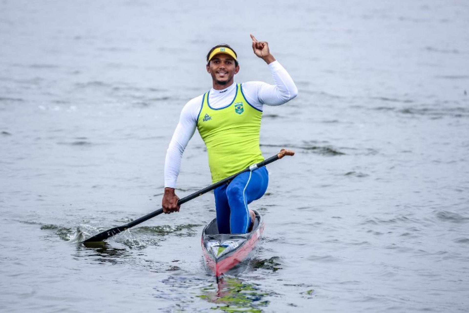 Isaquias Queiroz será o principal nome da equipe do Brasil no Campeonato Mundial de canoagem velocidade de Szegd, na Hungria (Crédito: Pedro Ramos/ rededoesporte.gov.br)