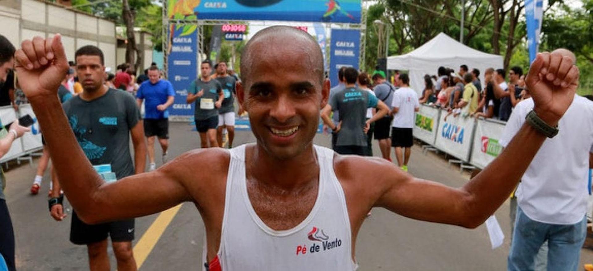 Gilmar Lopes tenta o bicampeonato no Sul-Americano de Meia Maratona em Assunção. (Luiz Doro/Adorofoto/Divulgação)