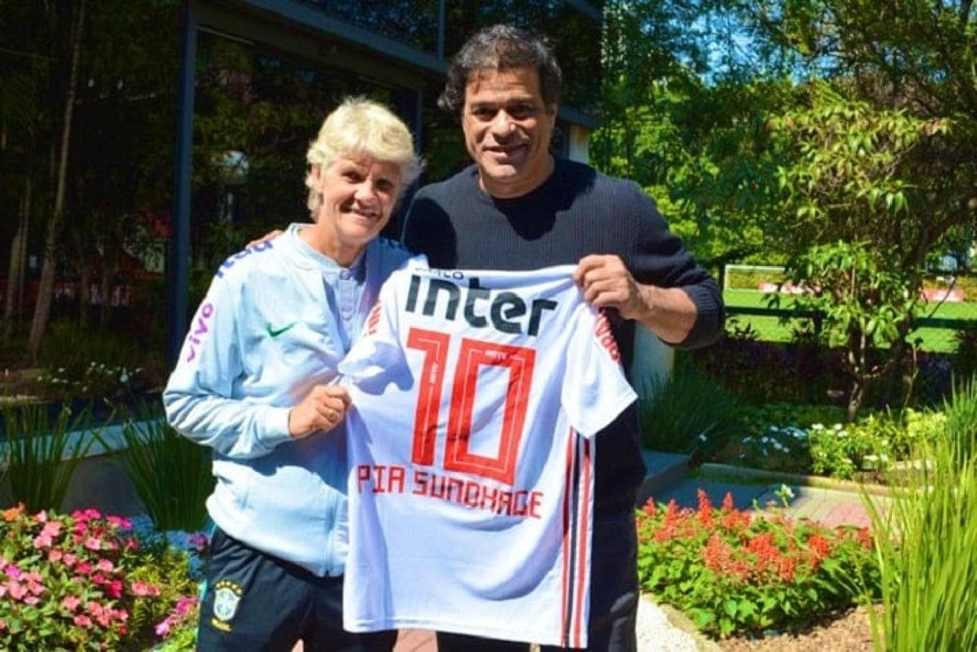 Pia Sundhage e Raí - CT da Barra Funda