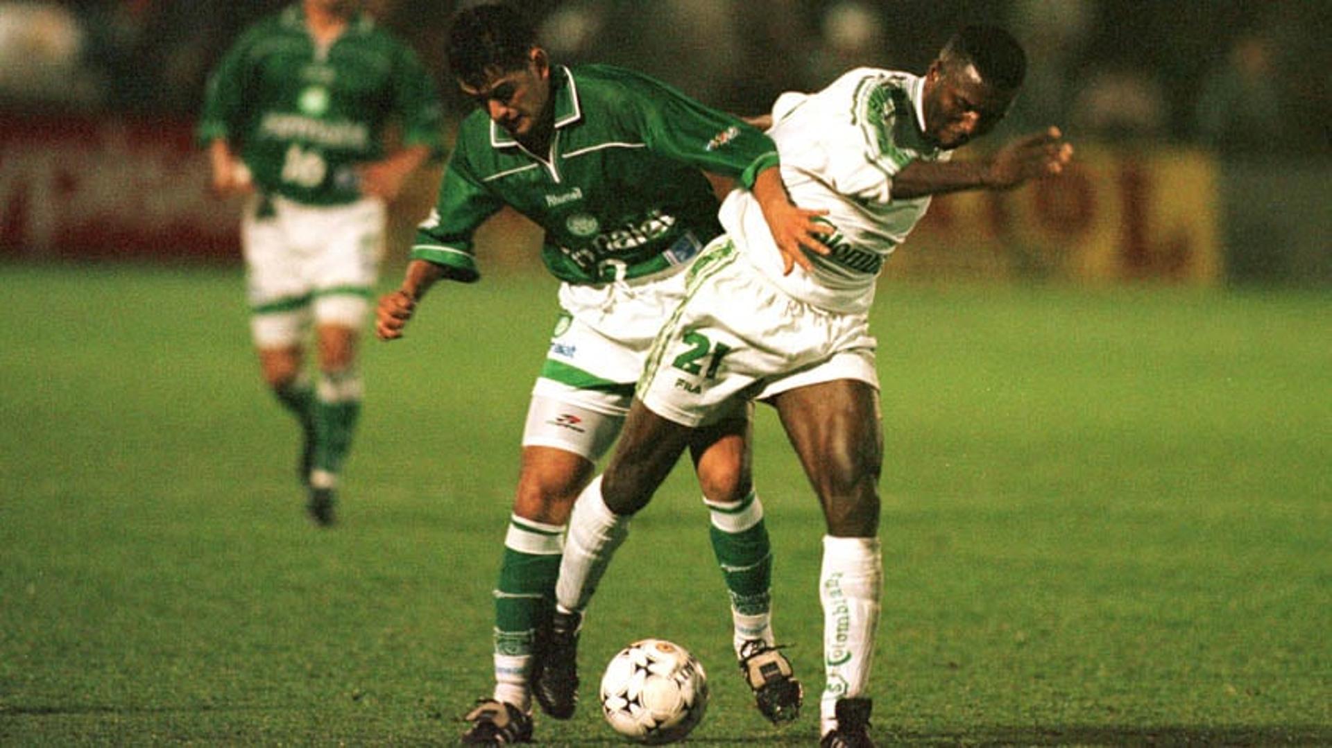 Arce durante a final da Libertadores de 1999