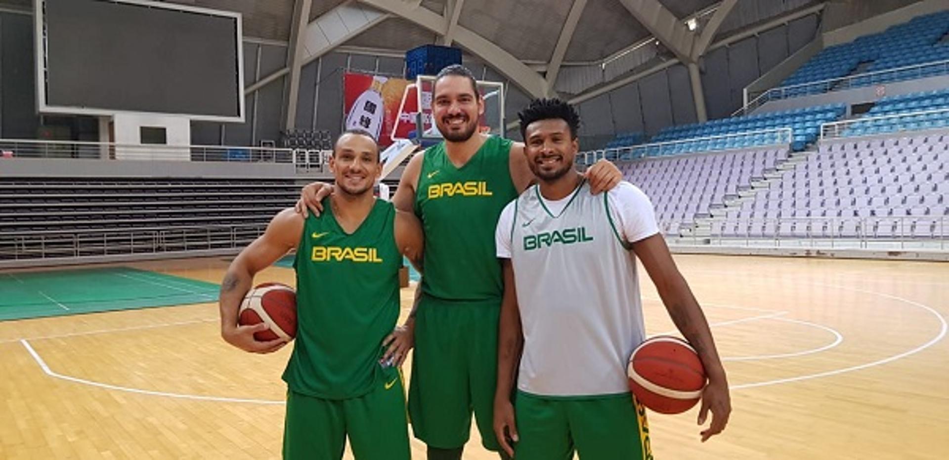 Alex, Varejão e Leandrinho