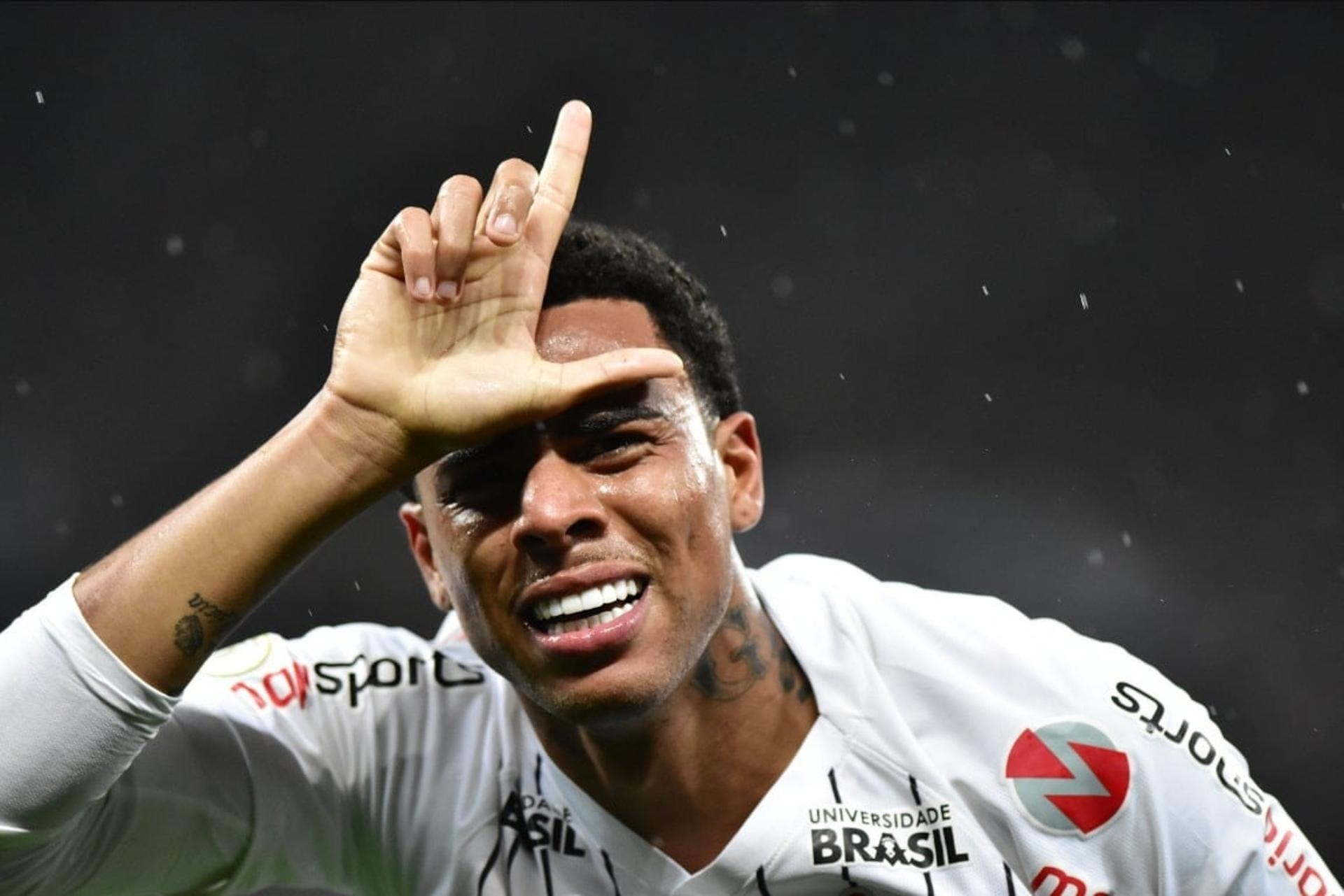 Mesmo saindo do banco apenas aos 26 minutos do segundo tempo, o atacante Gustagol decidiu e foi o grande nome do Corinthians em vitória por 1 a 0 sobre o Atlético-MG, marcando o gol que garantiu importante triunfo ao Corinthians - e encerrando jejum pessoal que durava desde 23 de maio. Veja, a seguir, as notas do LANCE! para os jogadores do Timão e o treinador Fábio Carille (Por Carlos Bandeira de Mello - carlosandrade@lancenet.com.br)