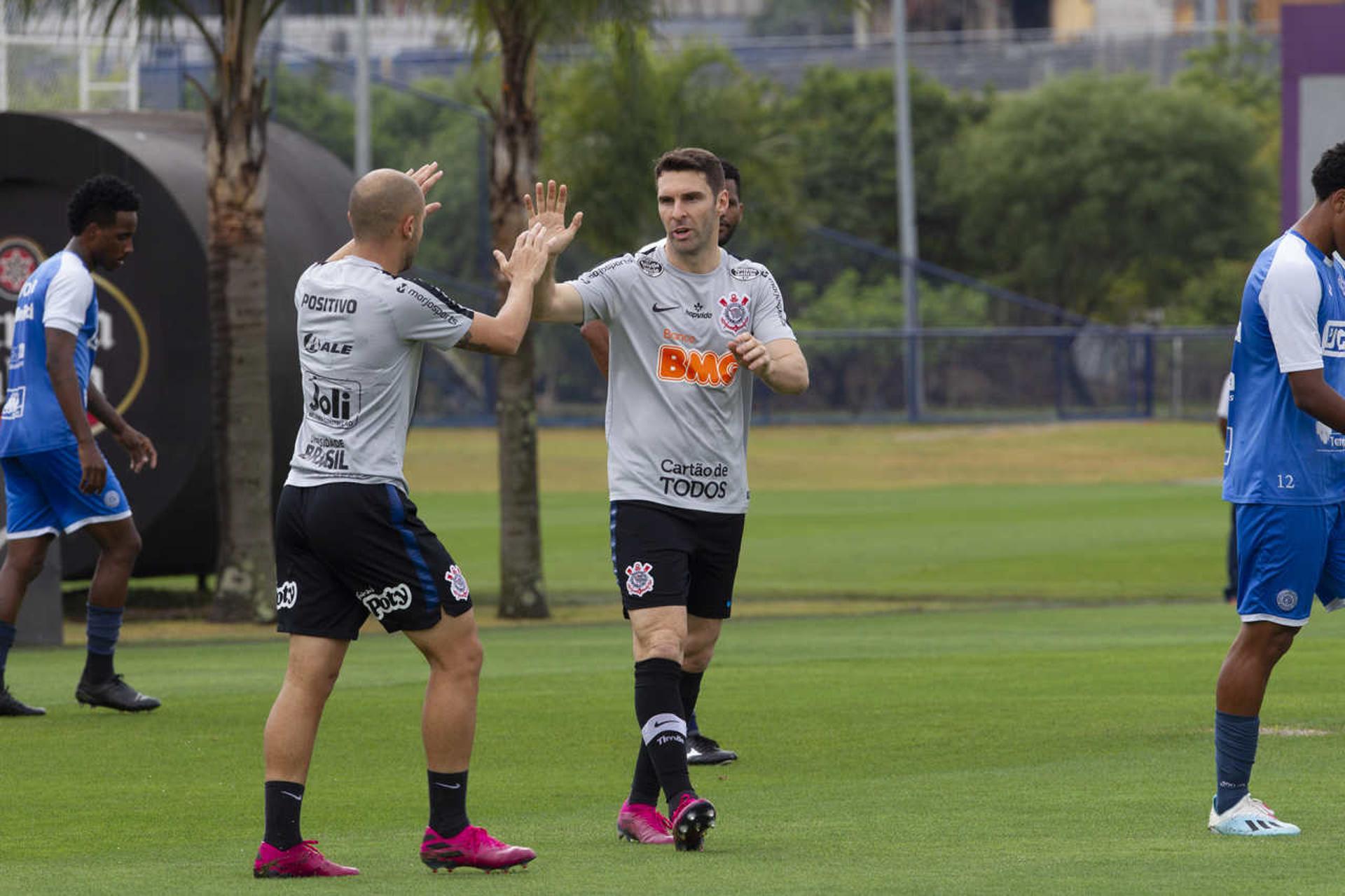 Corinthians vence o São Bento com gol de Boselli após assistência do meio-campista Régis