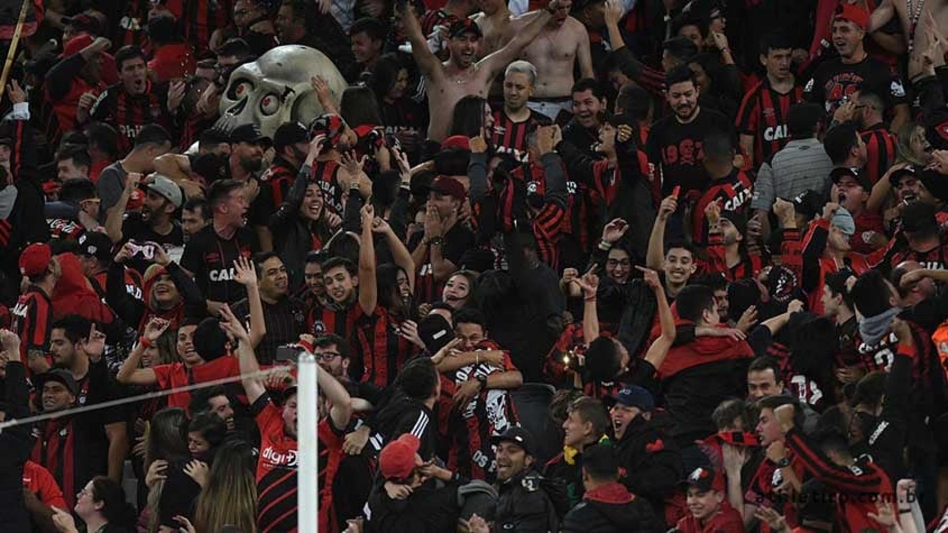 Athletico-PR chegou em outro patamar? Pode ser considerado um time grande? Sem causar alarde, o clube paranaense teve inúmeras conquistas ao longo do século. O LANCE! detalha os feitos do clube ao longo dos anos.&nbsp;