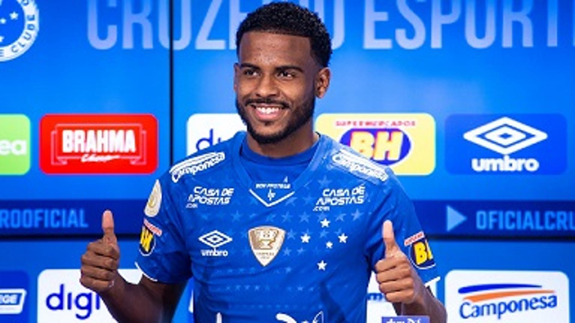 Ezequiel está emprestado ao Cruzeiro até o fim deste ano e terá de correr para mostra serviço na RAposa