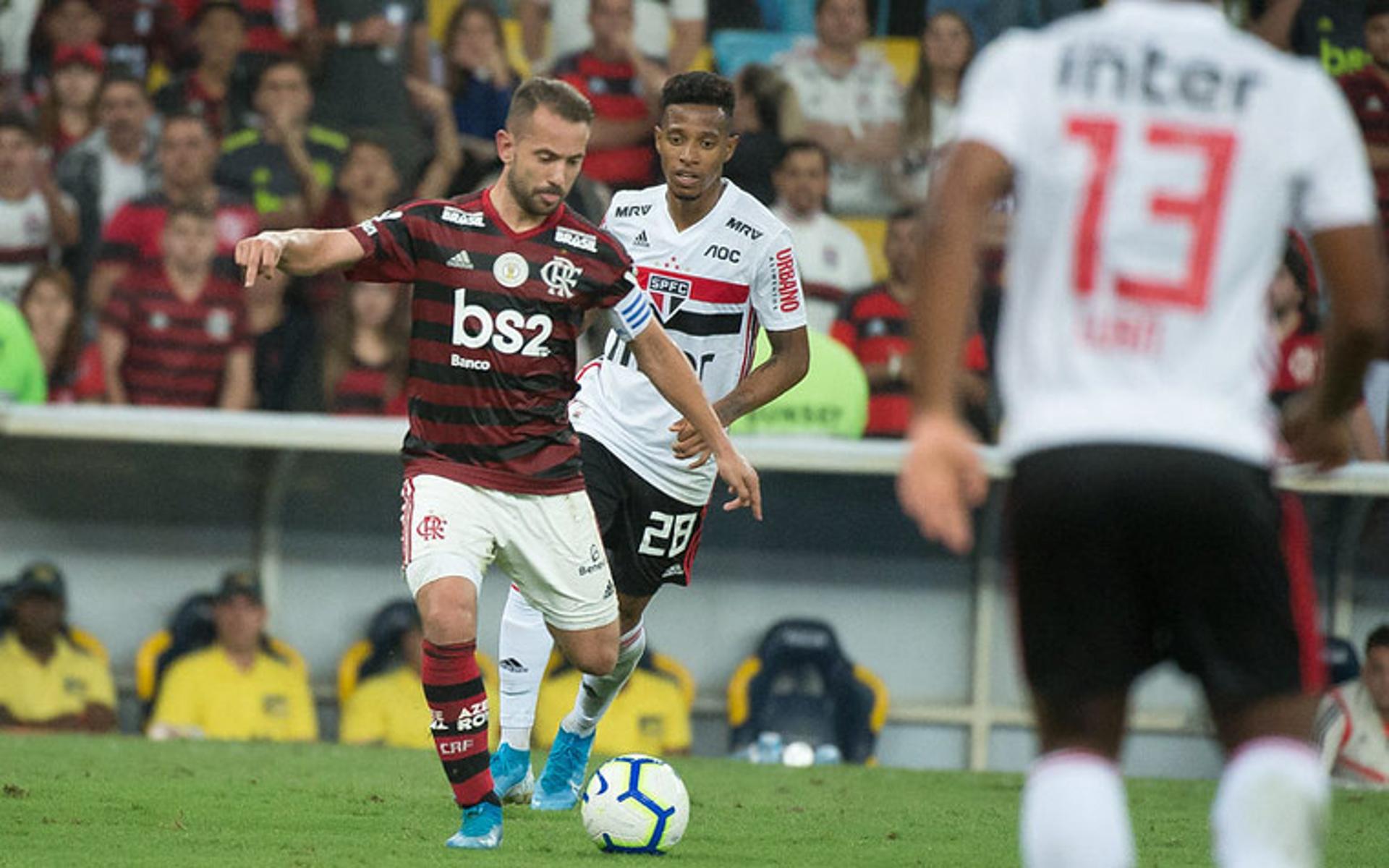 Flamengo x São Paulo - Everton Ribeiro e Tchê Tchê