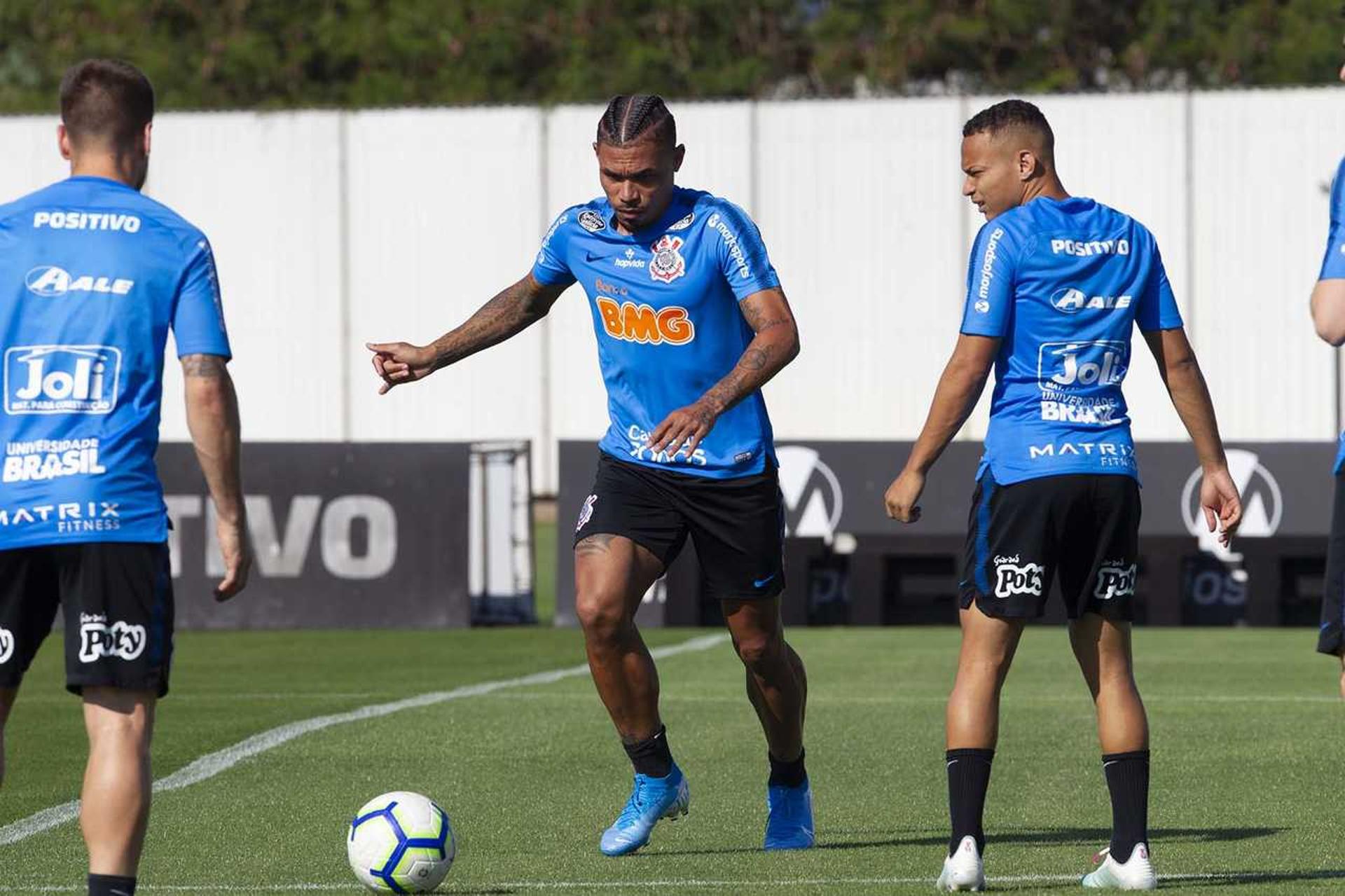 Júnior Urso deve voltar ao time titular do Corinthians