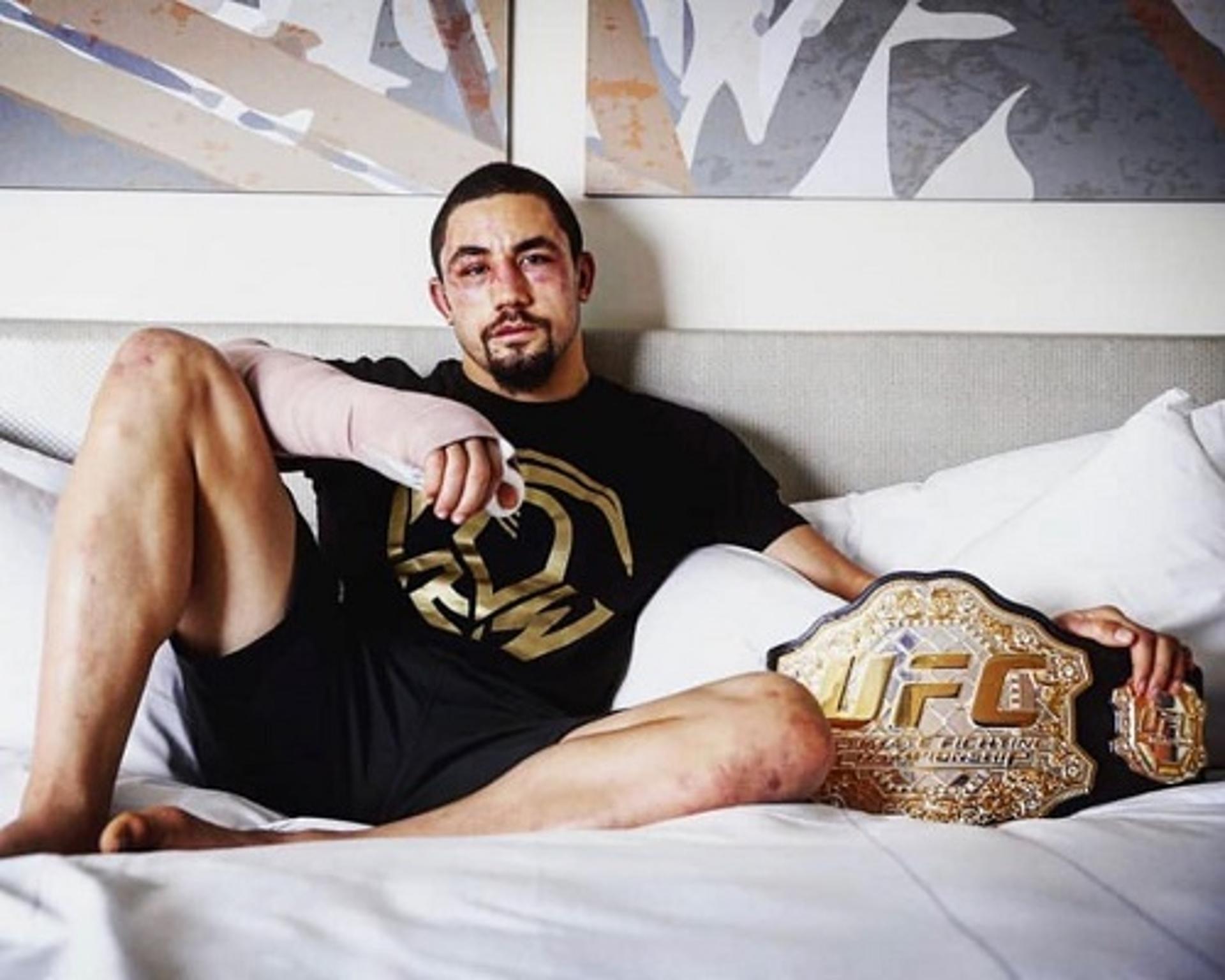 Whittaker, campeão linear dos médios, tem pequeno favoritismo sobre Adesanya (Foto: Reprodução/Instagram)