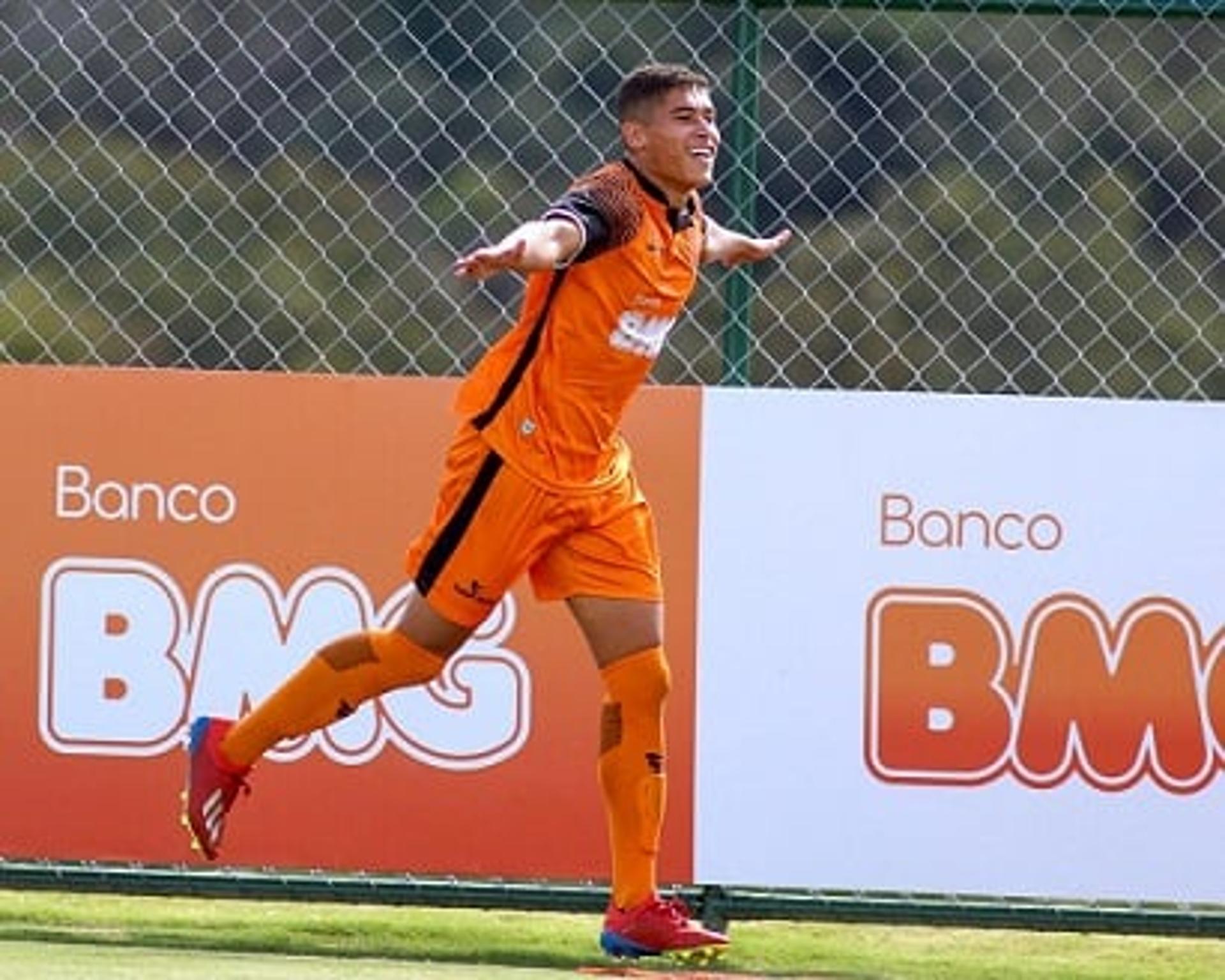 O atacante Victor Ribeiro conseguiu ser artilheiro do Mineiro sub-20 com quatro jogos a menos do que Guilherme Santos, do Atlético-MG, campeão estadual