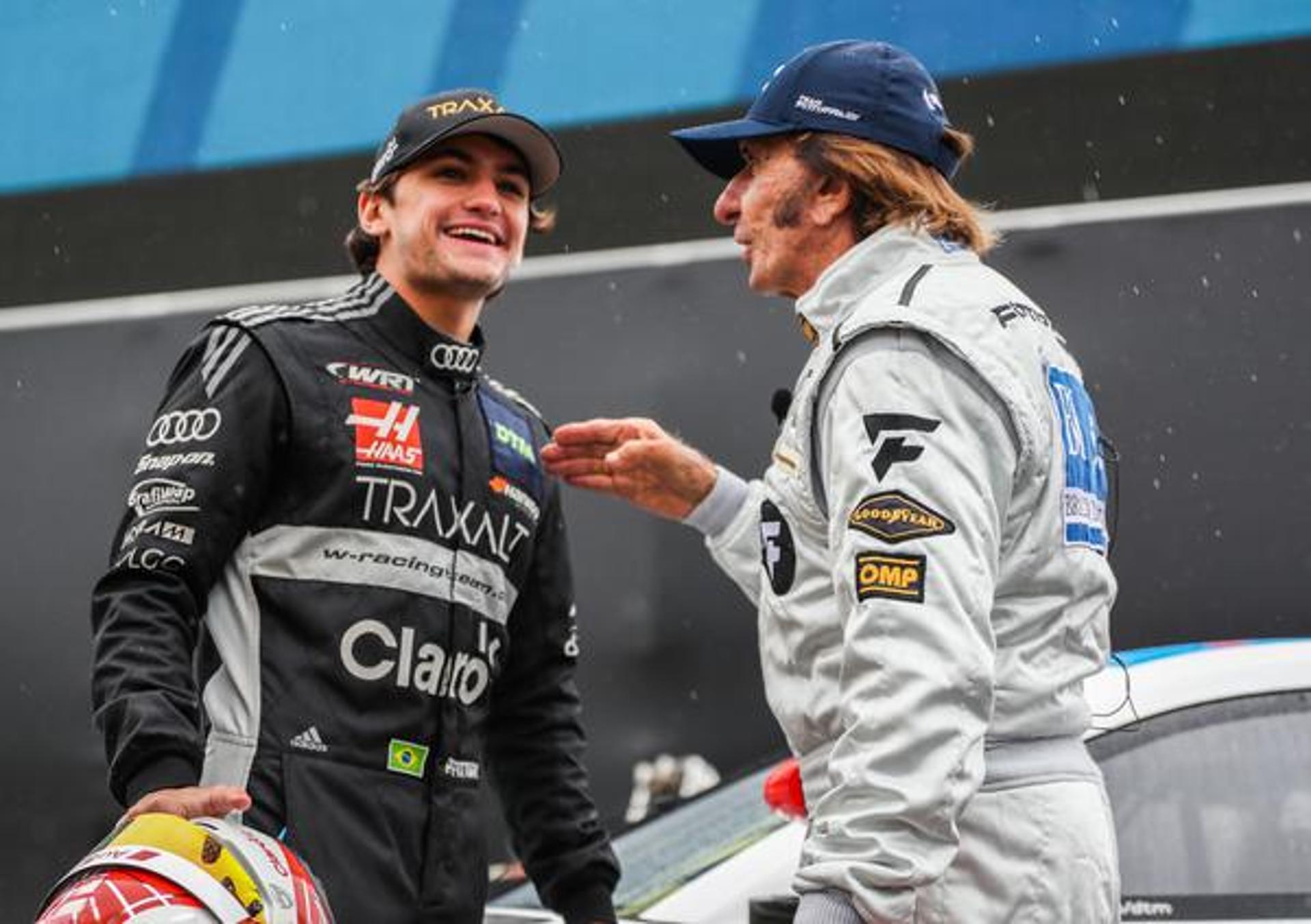 Pietro e o avô Emerson Fittipaldi durante a última etapa da&nbsp; DTM na Alemanha