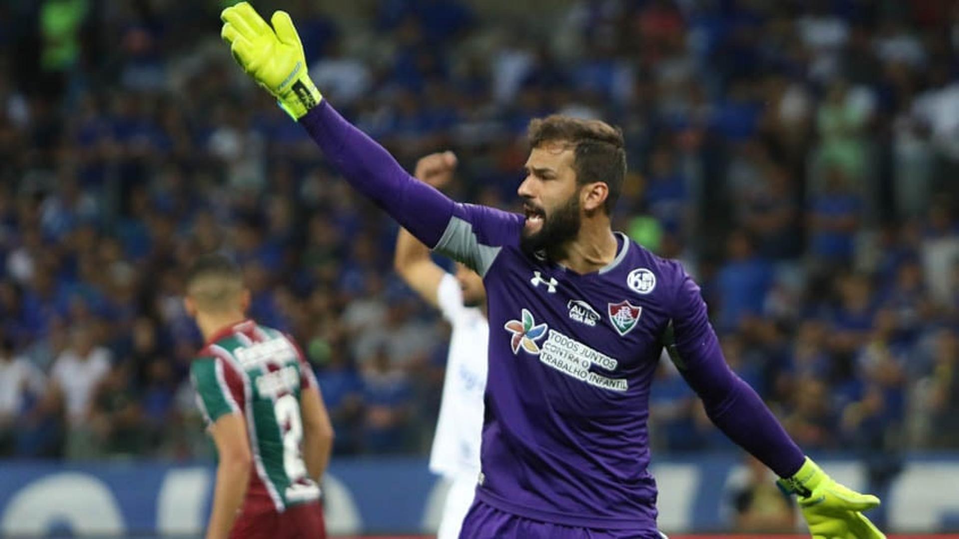 Mais um ponto na conta e mais uma atuação de gala do goleiro Muriel. O Fluminense segurou a pressão do Cruzeiro em Minas Gerais e ficou no 0 a 0 na noite desta quarta-feira. Em partida repleta de reclamações, principalmente em razão do árbitro de vídeo, o goleiro tricolor fez a diferença na hora de evitar o gol dos donos da casa. Confira as notas do L! (Núcleo Fluminense - reporterflu@lancenet.com.br)