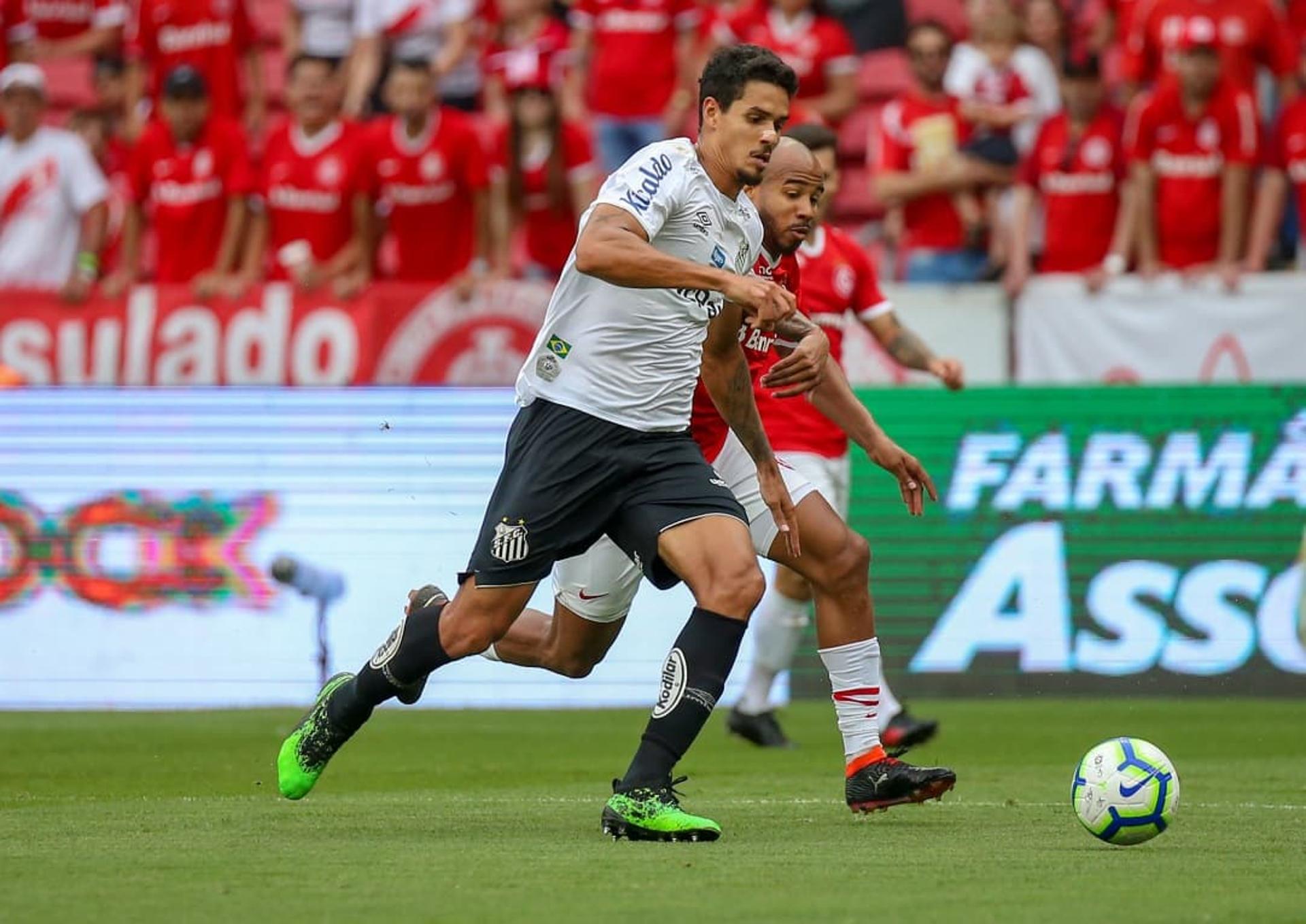 Sem grande inspiração, o Santos não saiu de empate sem gol diante do Internacional, no Beira-Rio. No entanto, apesar de ter criado pouco, o Peixe teve alguns destaques individuais no duelo. Veja, a seguir, as notas para os jogadores do Santos (Por Gabriel Grey - gabrielgrey@lancenet.com.br)