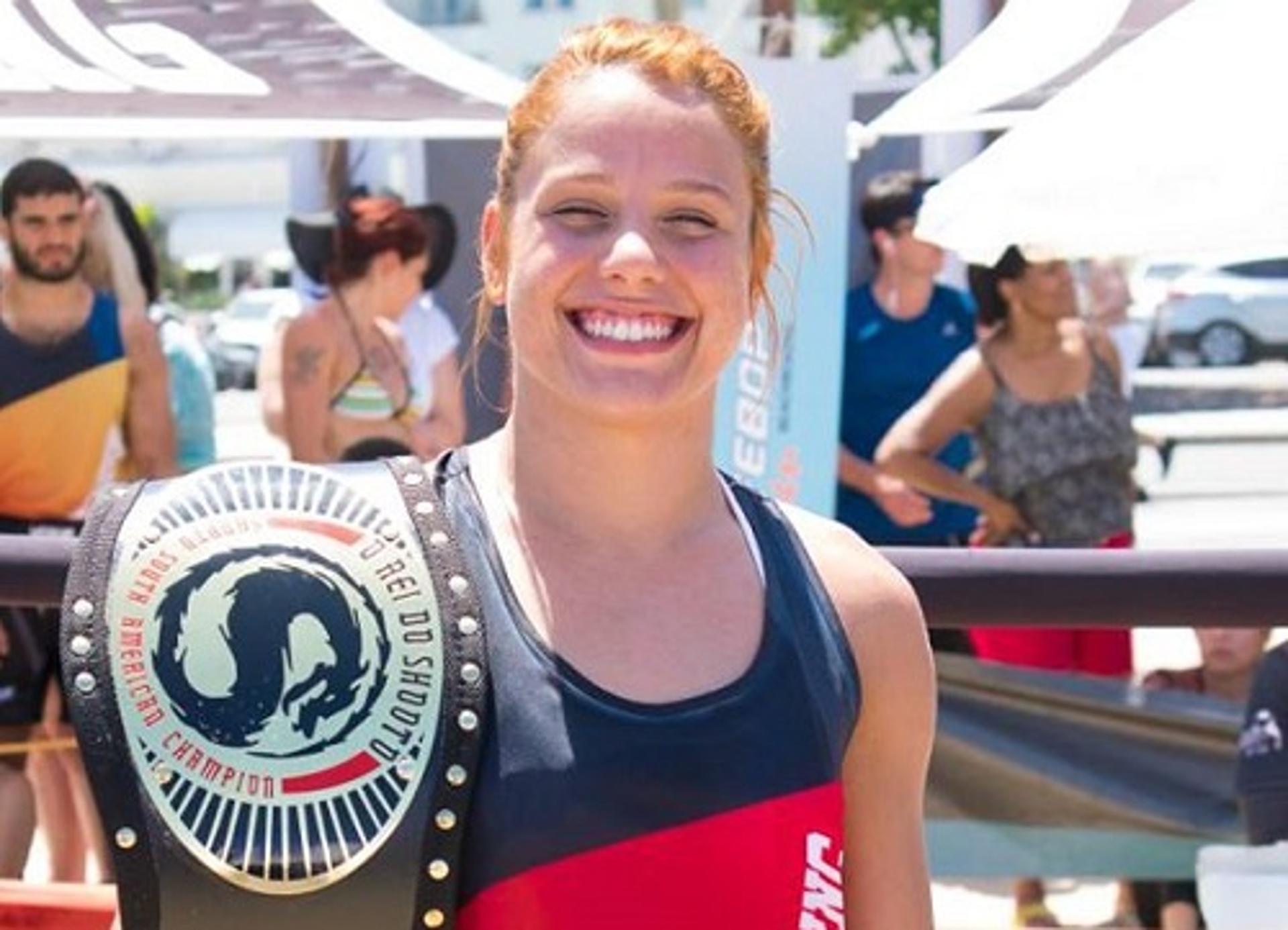 Julia Polastri, campeã do Shooto, será uma das atrações da etapa de Ipanema do BeachBoxing (Foto: Bel Calaza Fotografia)