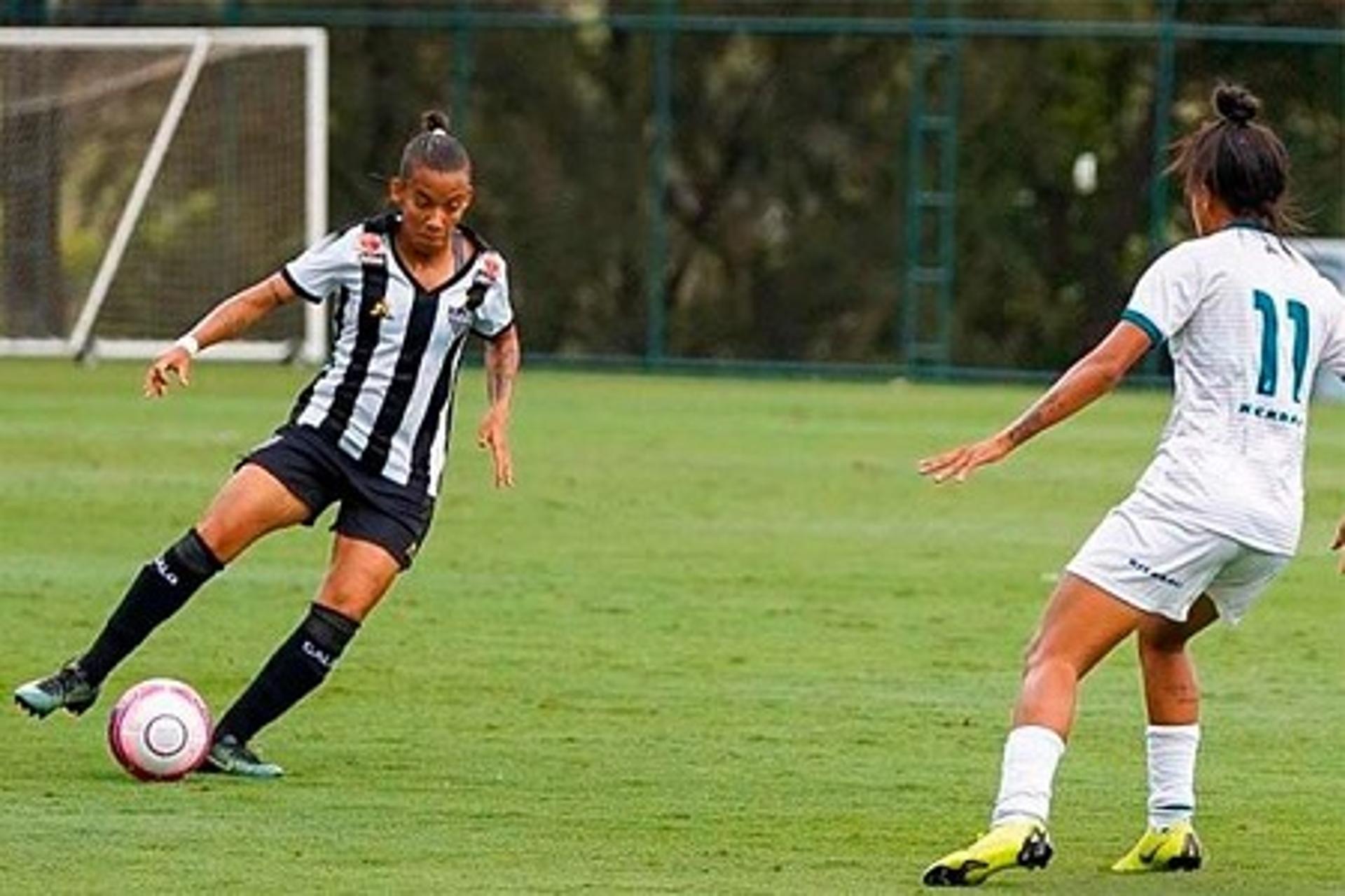 Meninas de Galo e Coelho fizeram uma partida disputada, mas ficaram apenas no empate por 1 a 1