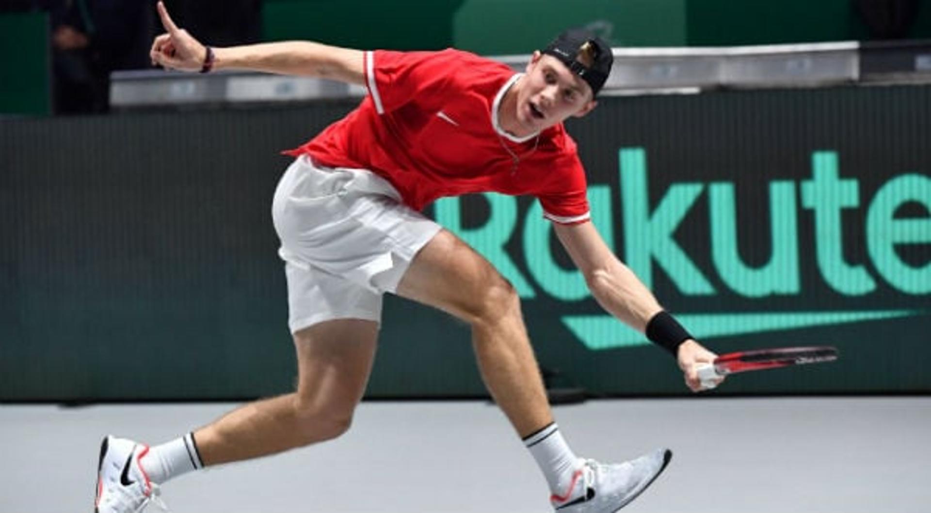 Denis Shapovalov em ação na Copa Davis