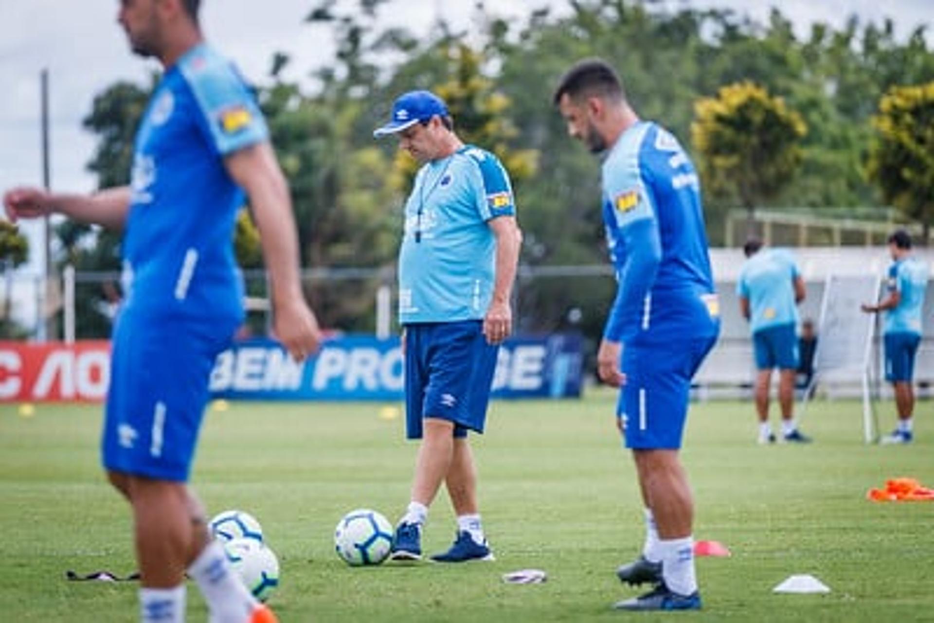 Adíson Batista fez mistério, fechando o treino na Toca da Raposa