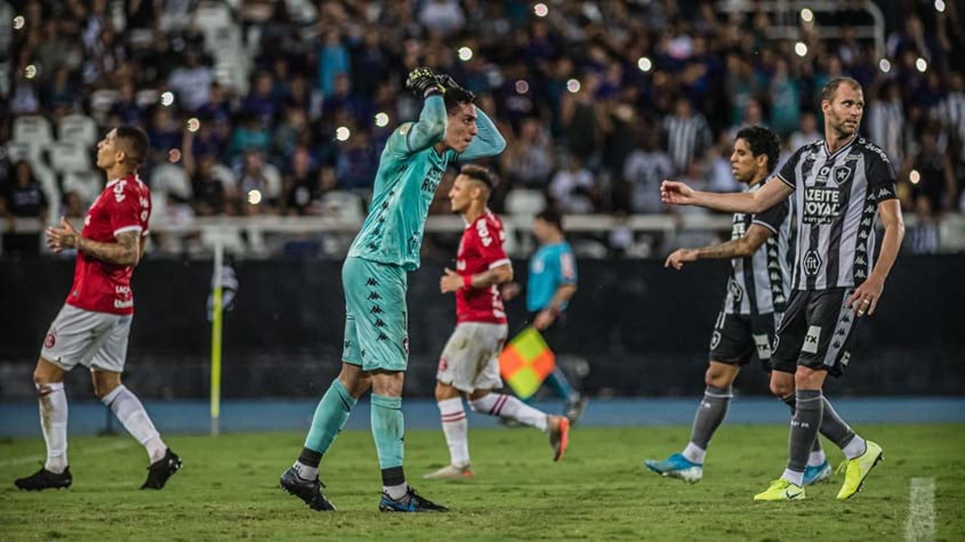 Botafogo x Internacional - Gatito e Carli