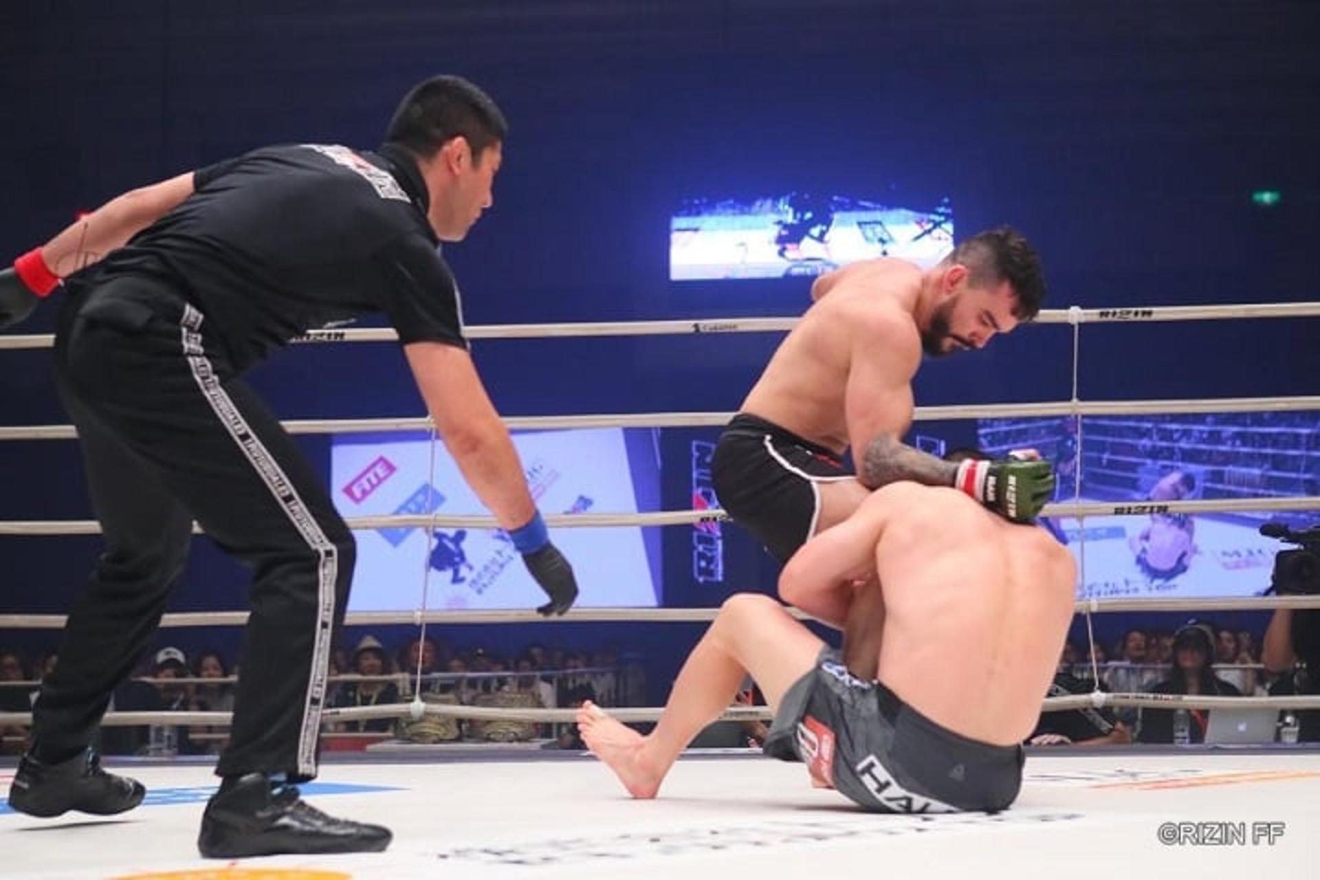 Patricky Pitbull espera fazer duas lutas na mesma noite e faturar o GP dos leves (Foto: divulgação Rizin FF)