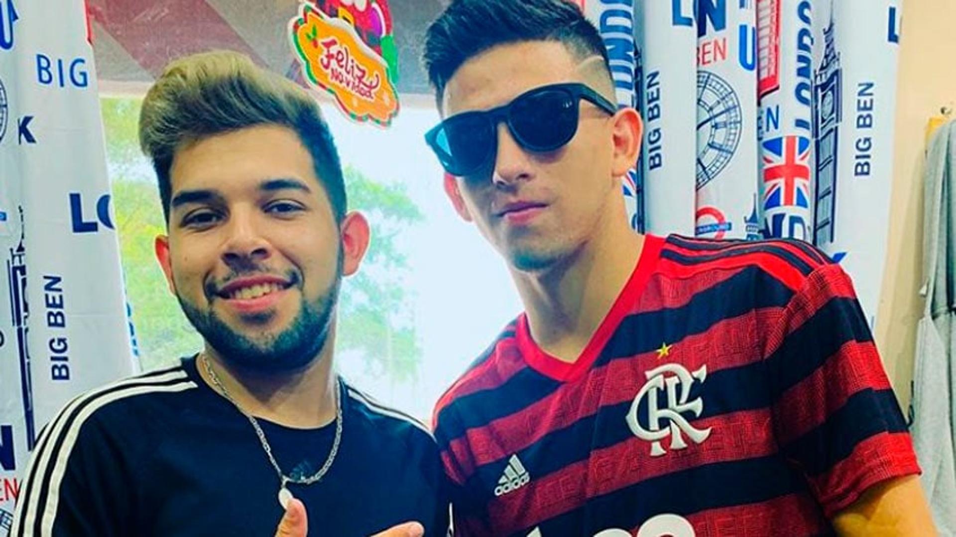 Fernando Ovelar com a camisa do Flamengo