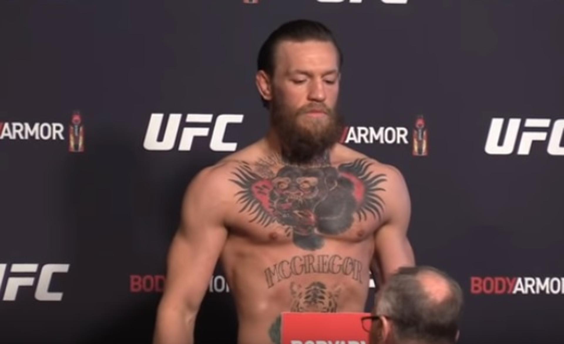 Conor McGregor não teve problemas para bater ficar dentro da limite dos meio-médios (Foto: Reprodução/YouTube)