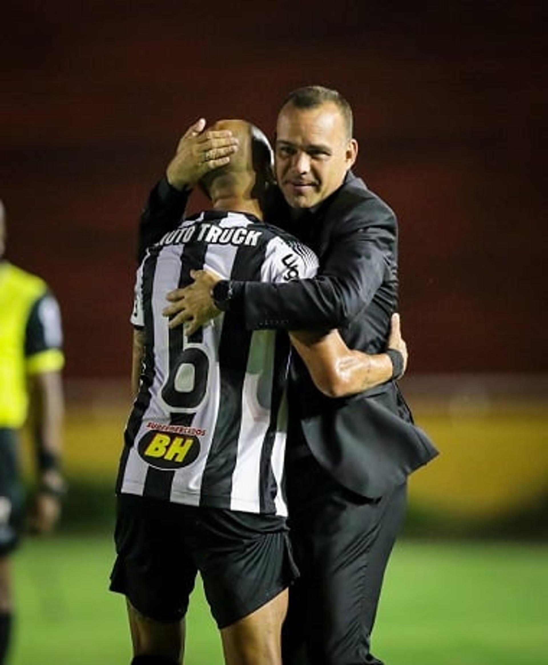 Dudamel foi sincero ao explicar os motivos da ausência de Cazares no jogo contra o Uberlândia