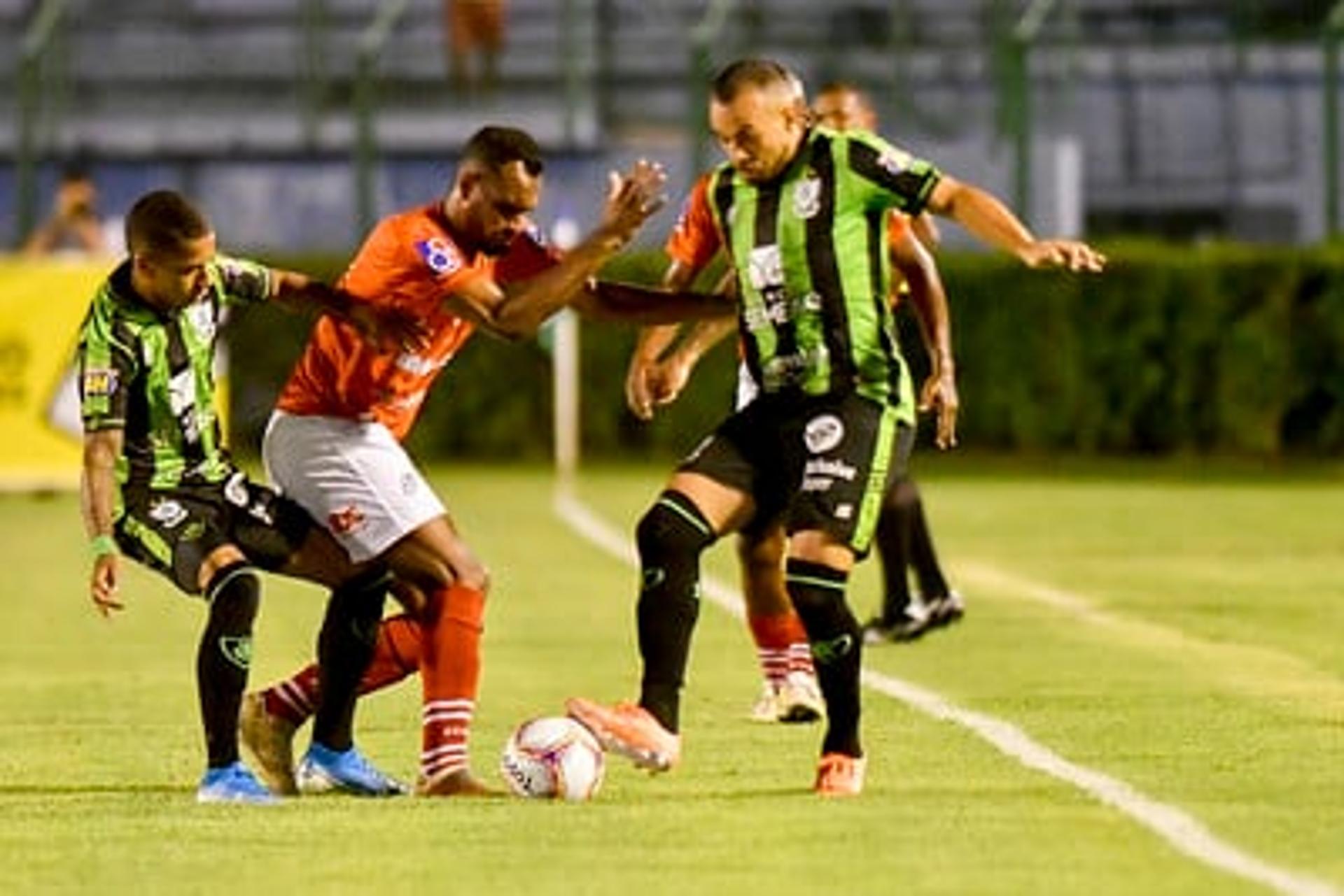 O Coelho teve o domínio das ações no duelo diante do Baeta, em Juiz de Fora