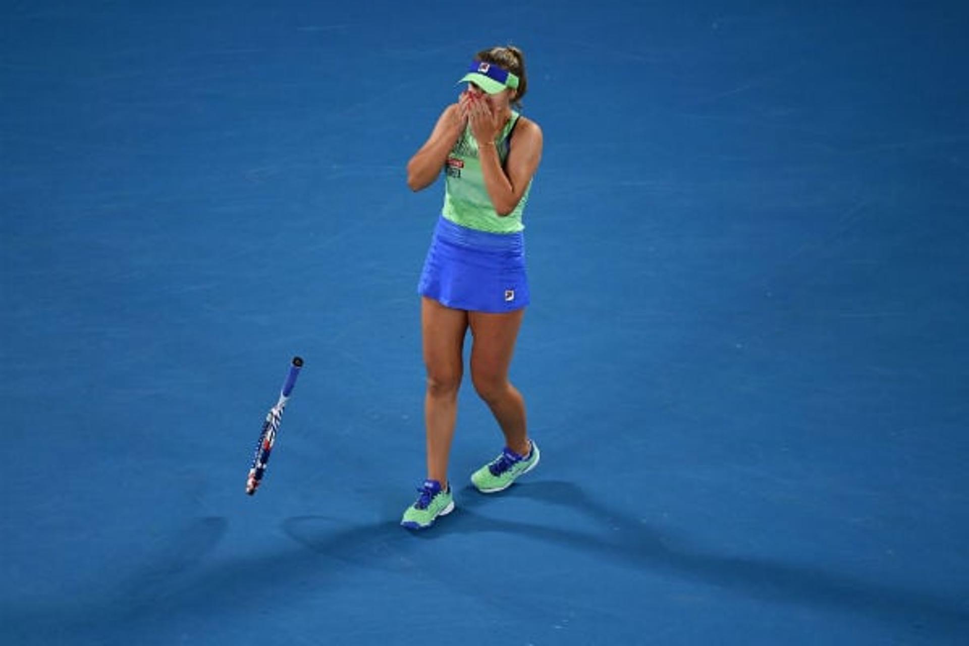 Sofia Kenin chora ao fim da aprtida final do Australian Open