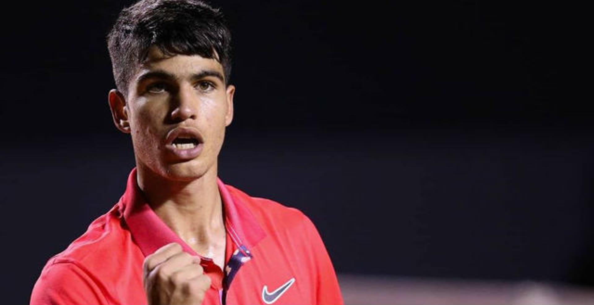 Carlos Alcaraz na estreia do ATP 500 do Rio de Janeiro