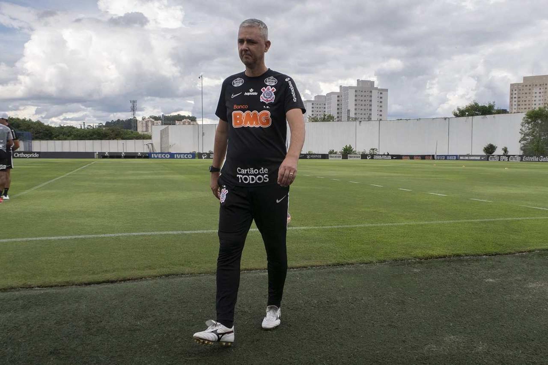 Tiago Nunes soma apenas duas vitórias com o Corinthians no Paulistão.