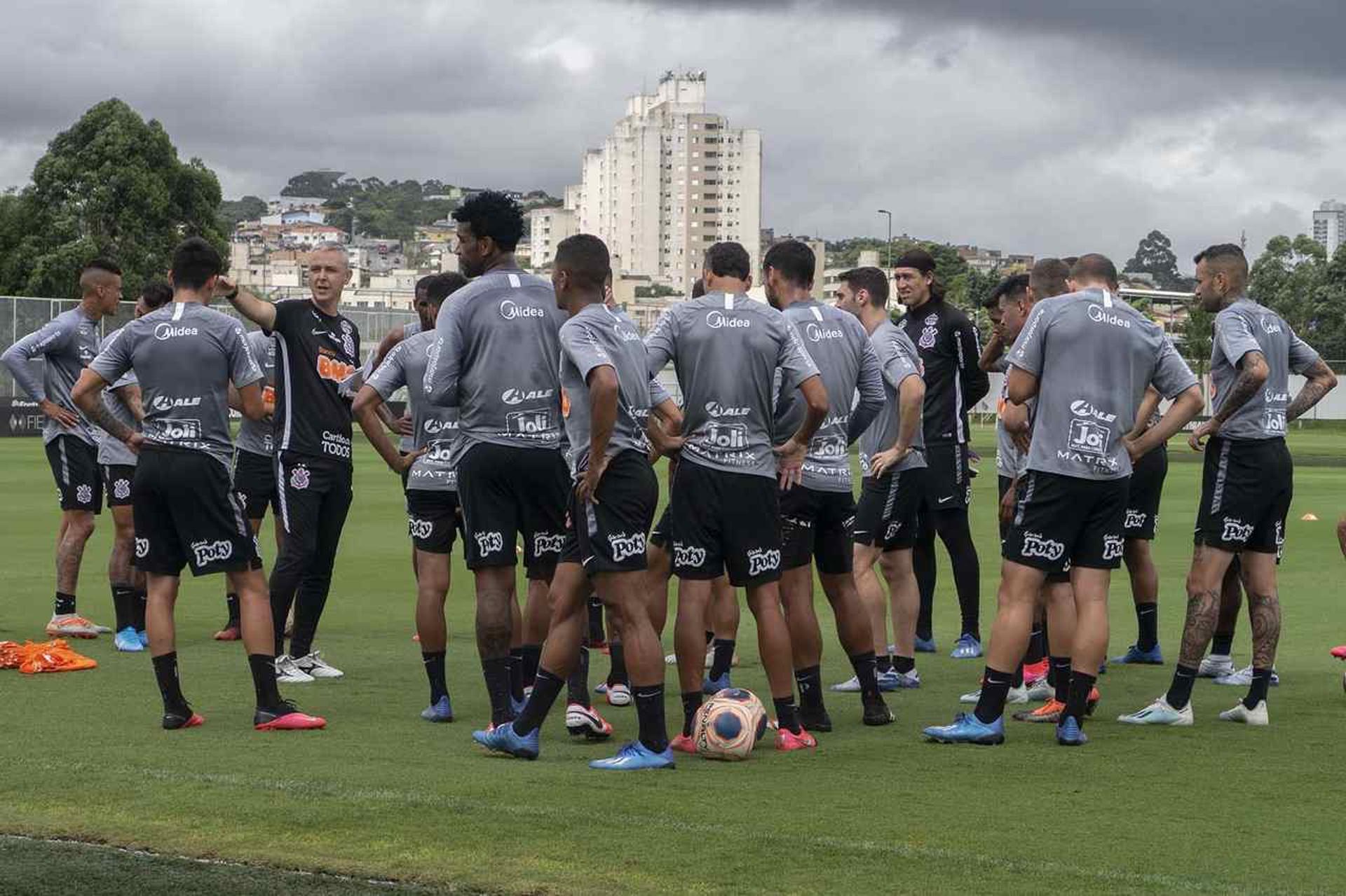 Tiago Nunes tem cobrado muito dos jogadores do Corinthians neste início de semana