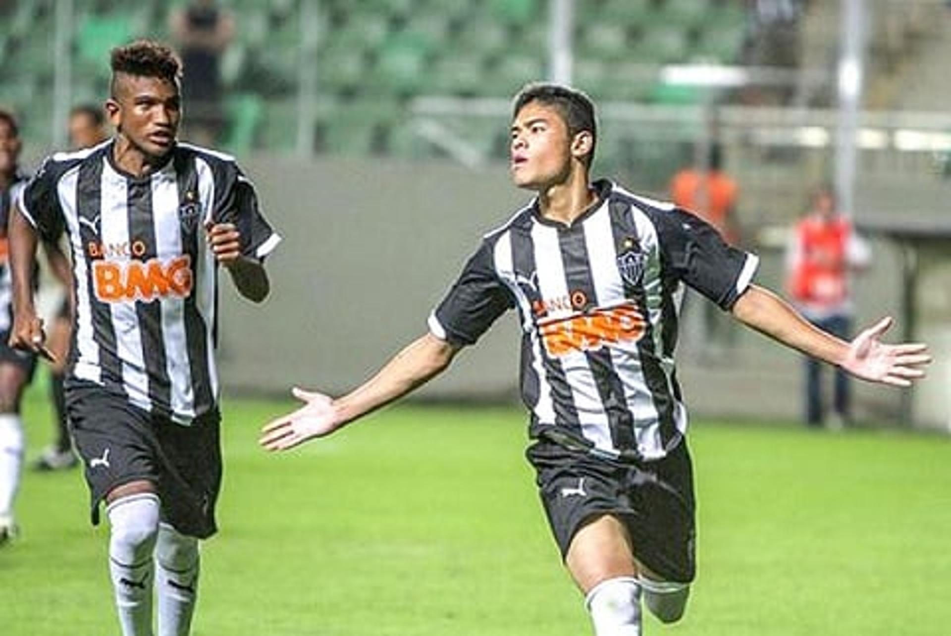 Tabata ficou no Galo entre 2014 e 2015