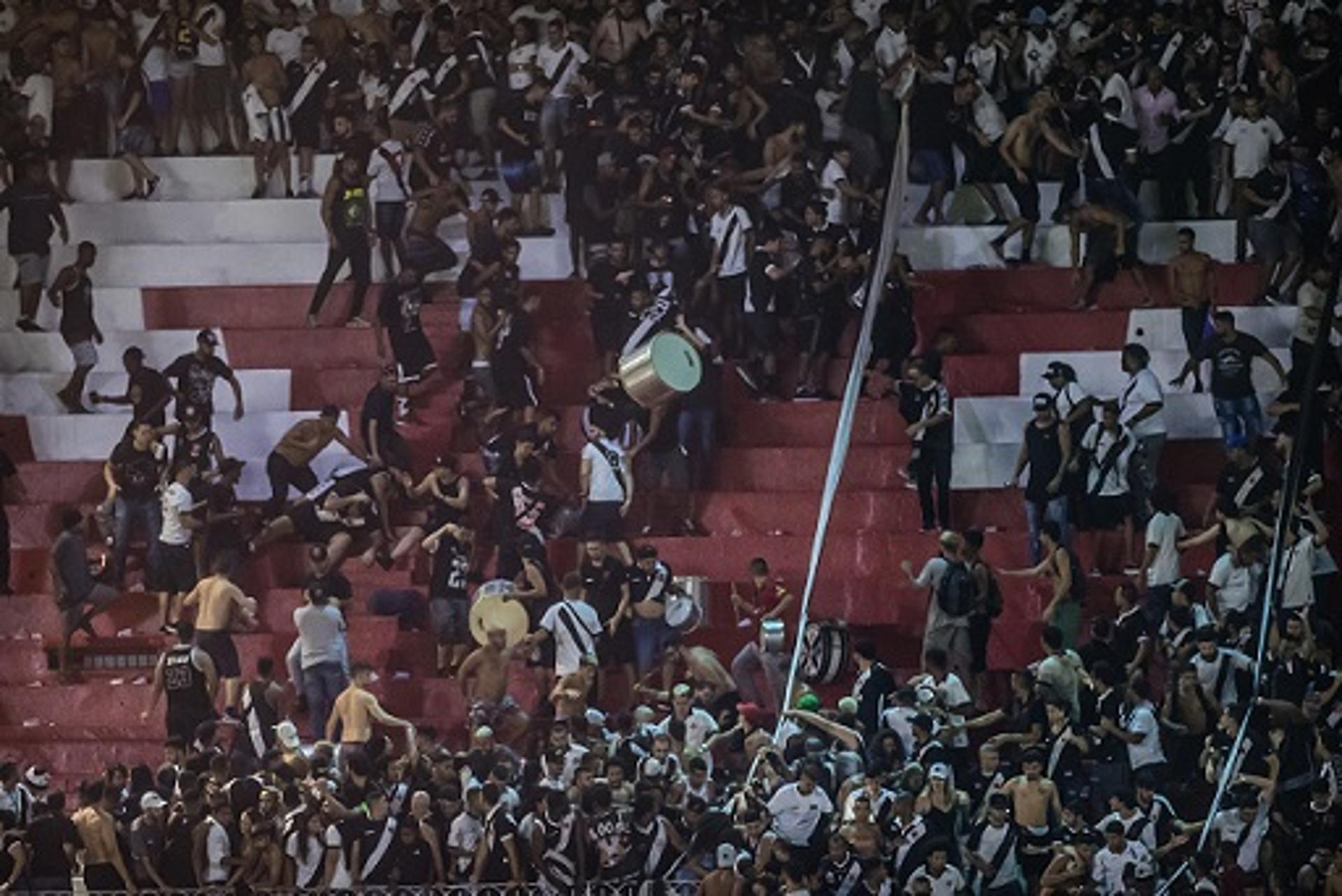 Confusão na torcida do Vasco (Maga Jr/Ofotografico)