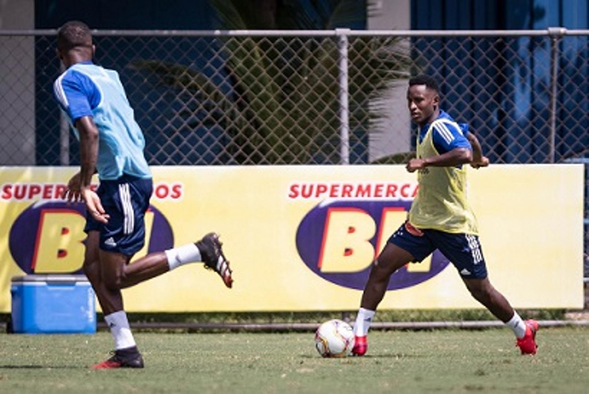 Angulo está emprestado ao Cruzeiro até o fim da temporada