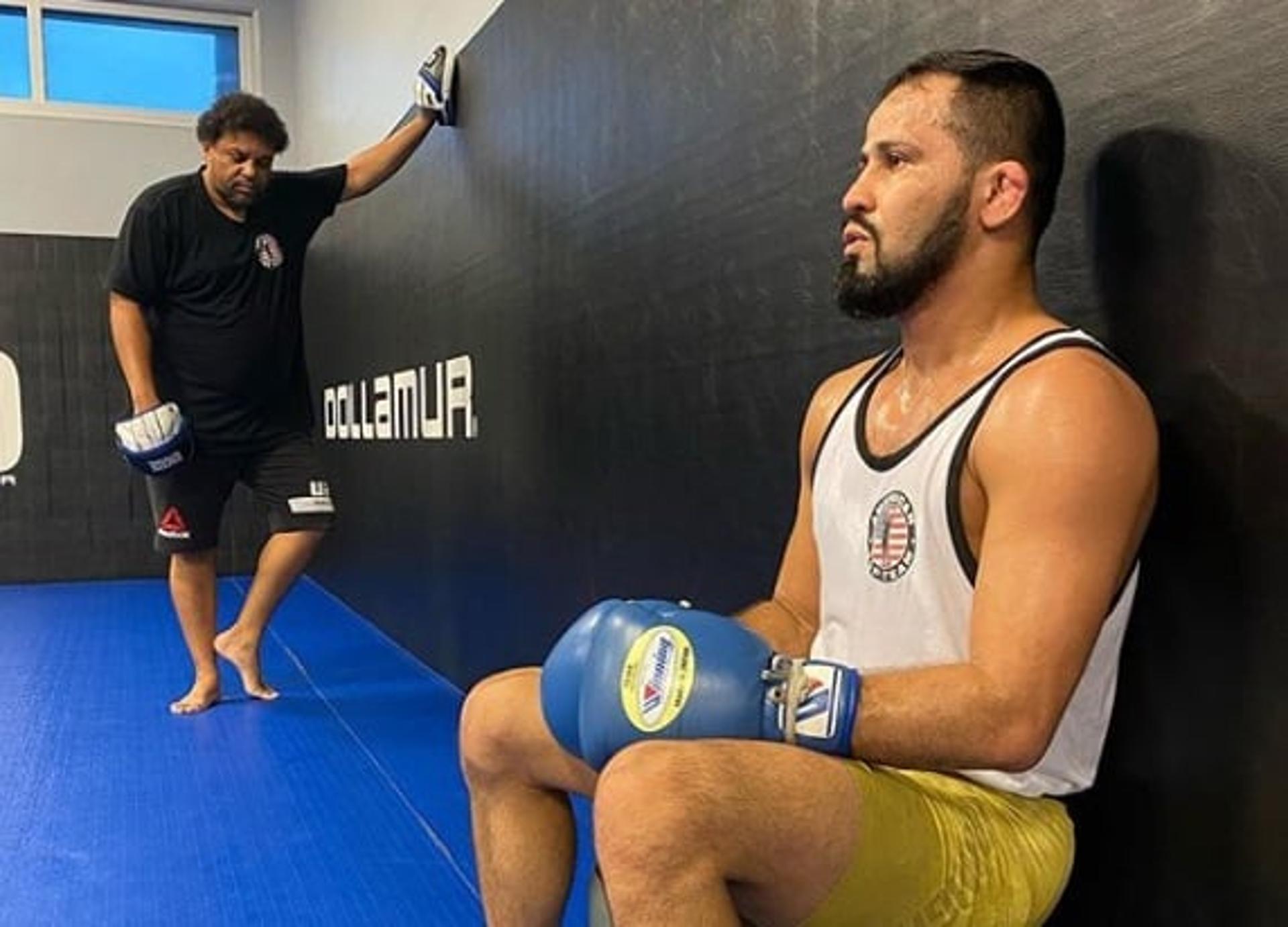 Jussier Formiga ficou irritado com a decisão dos árbitros ao fim da luta com Brandon Moreno (Foto: Reprodução/Instagram)