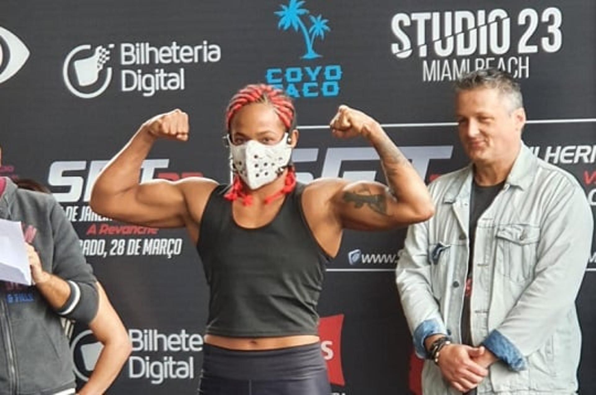 Karine vai lutar pelo cinturão dos galos do SFT MMA (Foto: Reprodução)