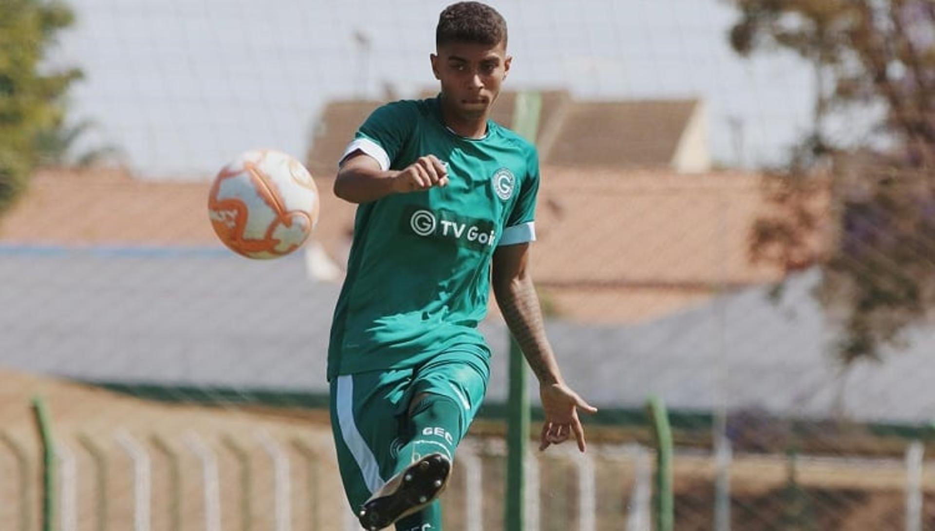 Gustavo, zagueiro do Sub-20 do Goiás