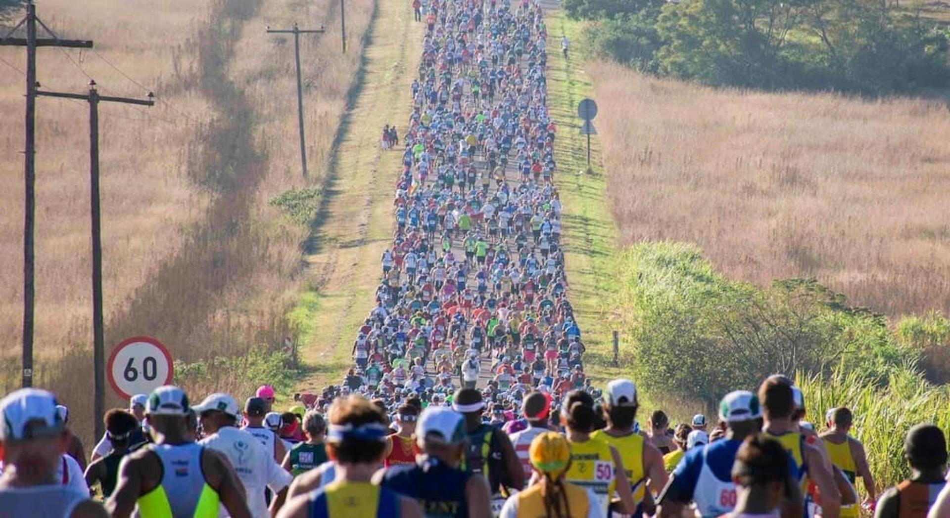 A icônica Comrades Marathon não será disputada neste domingo. Só em 2021. (Divulgação)