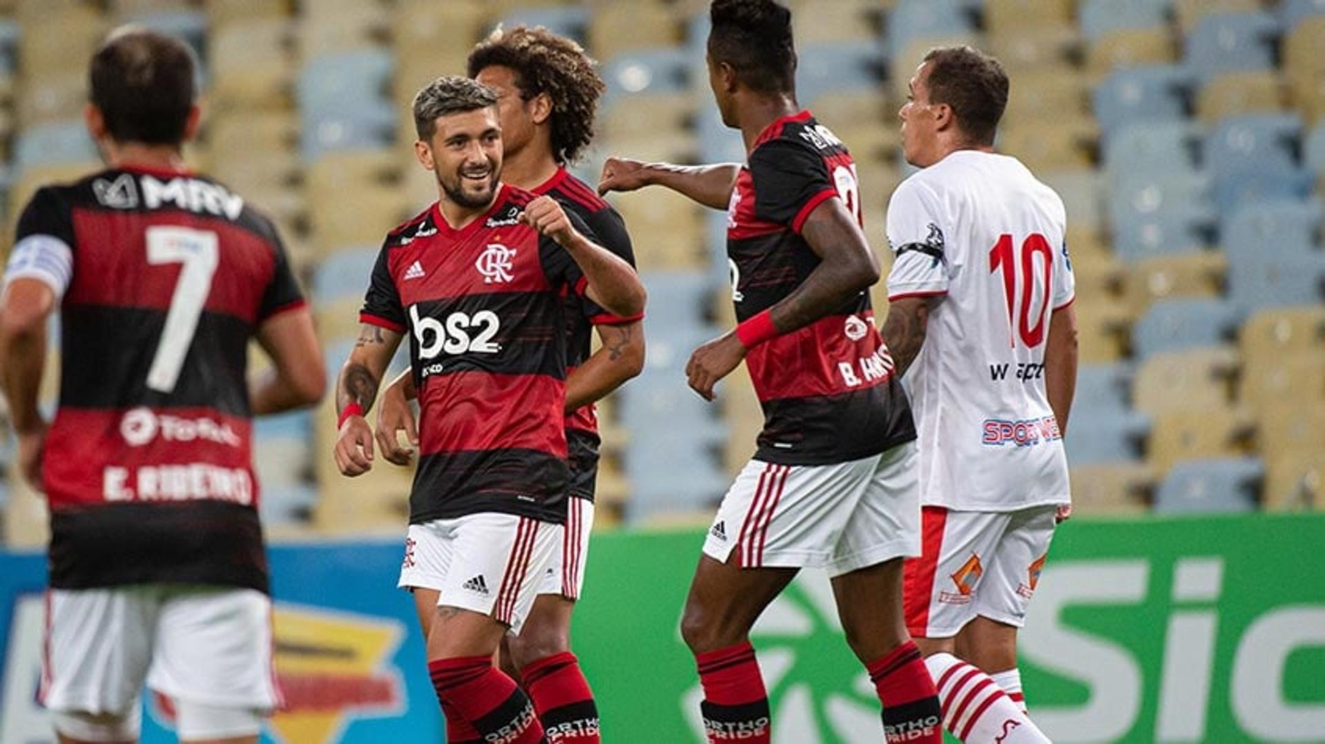 Flamengo passou fácil pelo Bangu diante de um Maracanã vazio