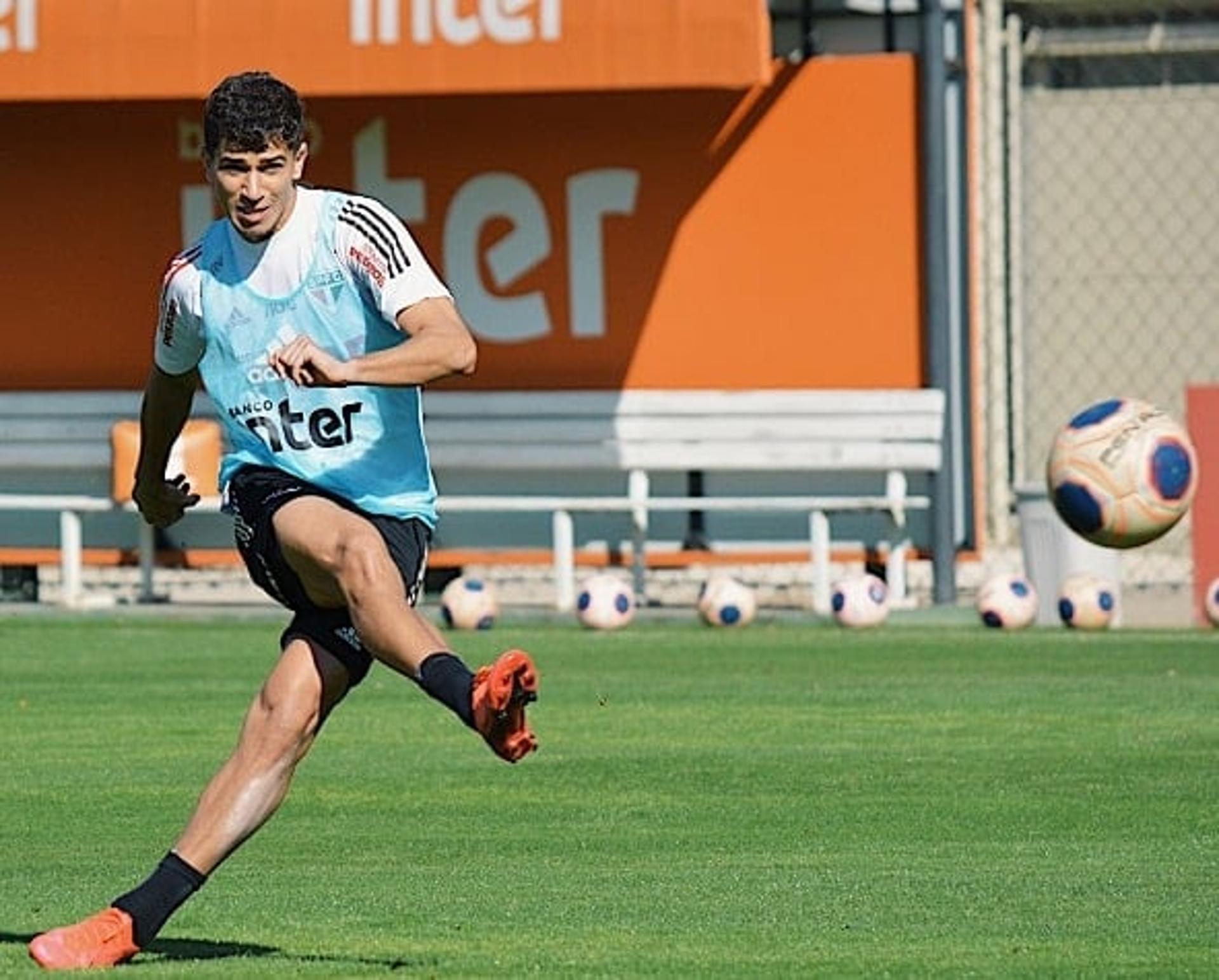 Vitor Bueno - Treino São Paulo