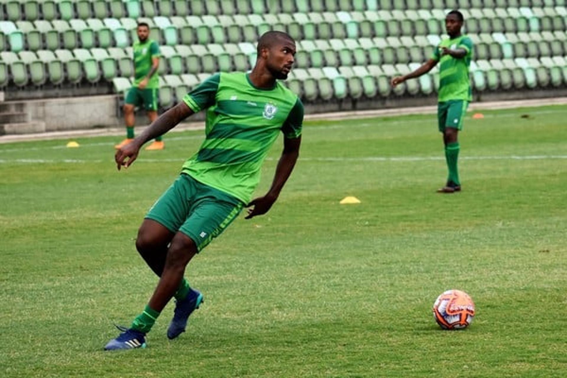 Messias ficou um ano no Rio Ave, de Portugal, mas foi pouco aproveitado e está de volta ao Coelho