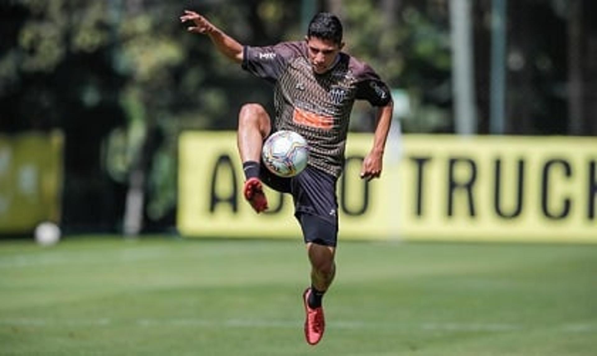 Savarino foi um dos destaques do Galo no clássico contra o América-MG